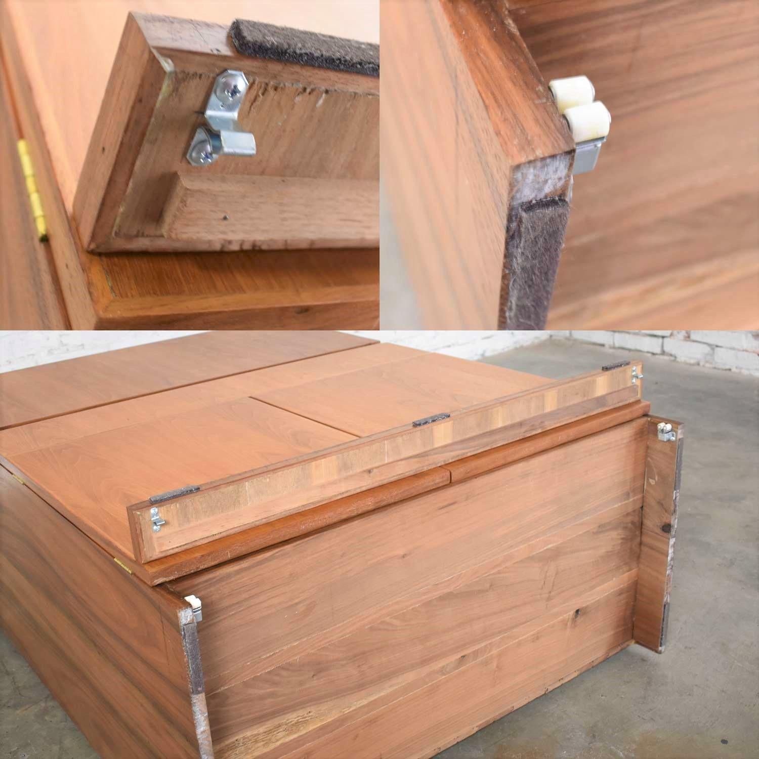 Vintage Scandinavian Modern Teak Drop Front Desk Secretary in a Box, 1960-2000 (Teakholz) im Angebot