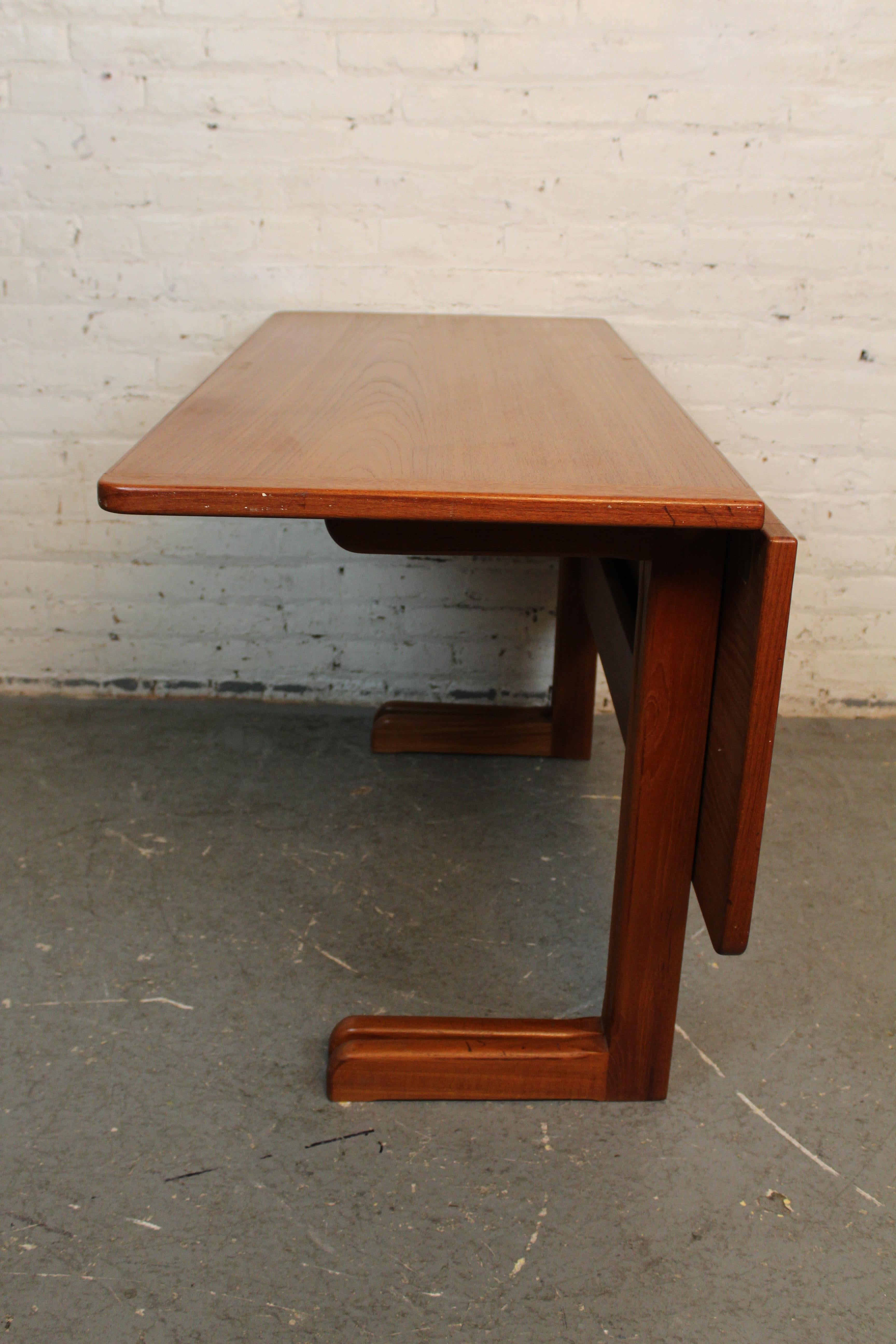 Skandinavisch-moderner Teakholz-Tisch mit Hängeblatt im Vintage-Stil im Angebot 9