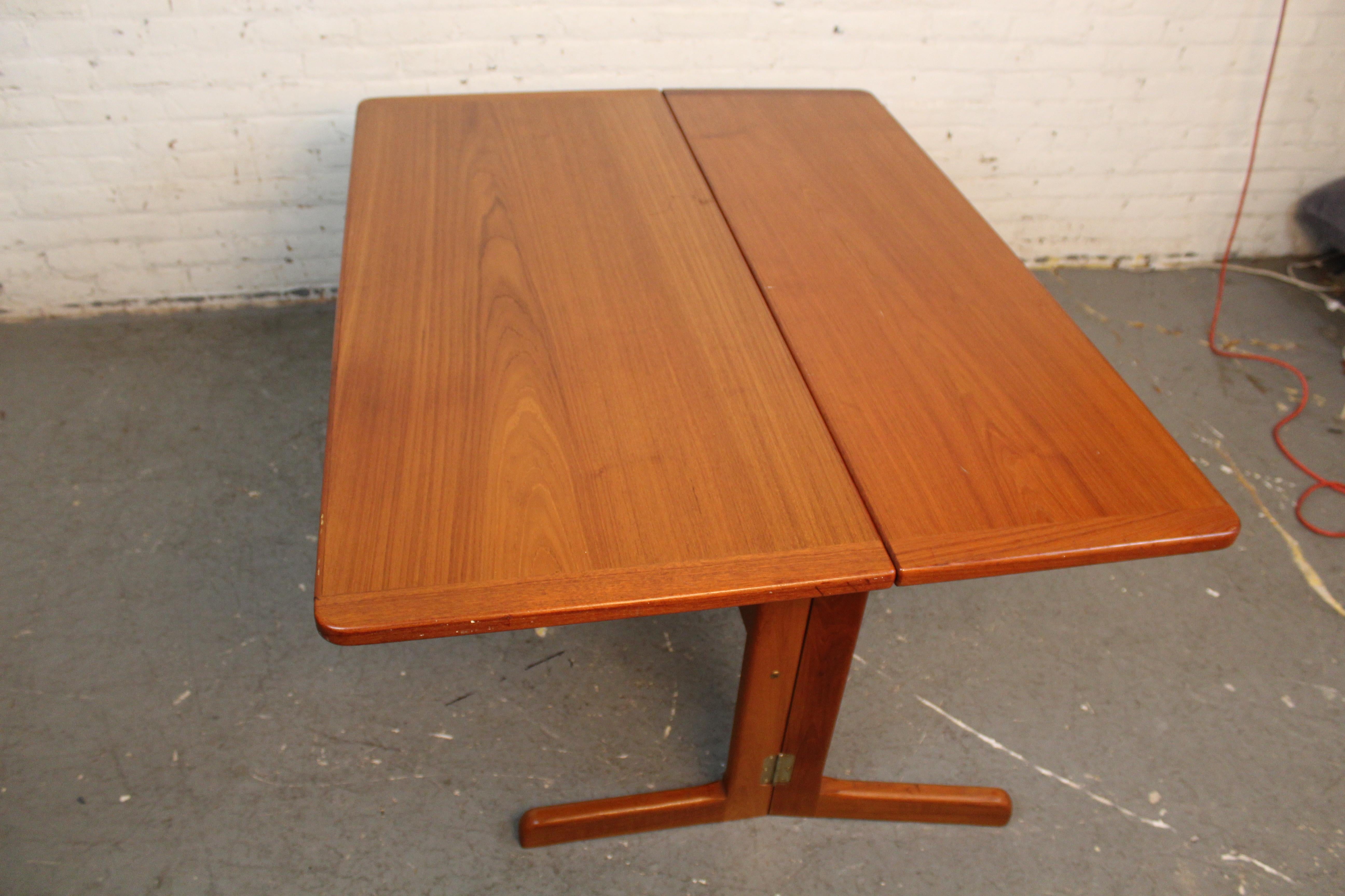 Skandinavisch-moderner Teakholz-Tisch mit Hängeblatt im Vintage-Stil im Angebot 13