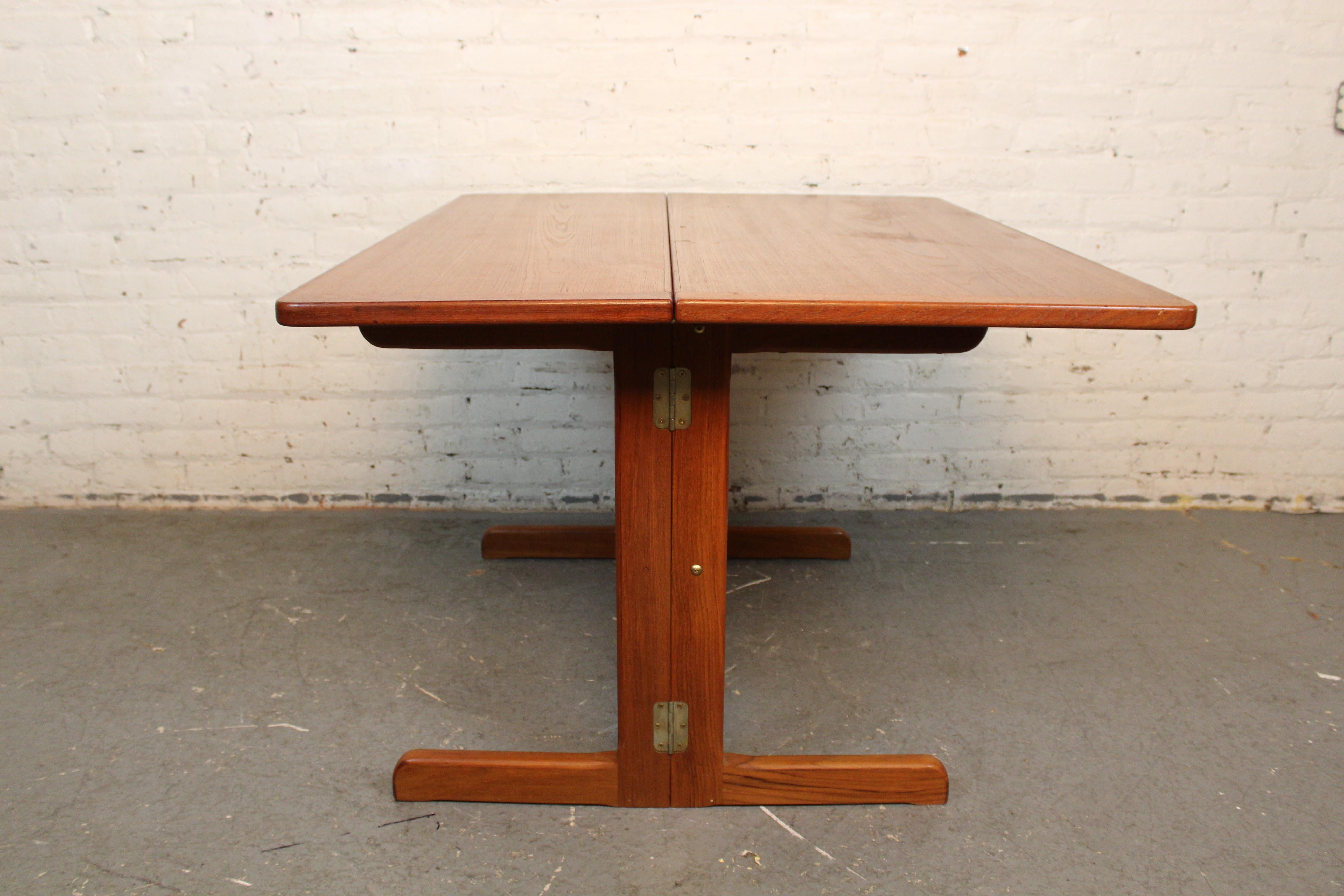 Skandinavisch-moderner Teakholz-Tisch mit Hängeblatt im Vintage-Stil (Skandinavische Moderne) im Angebot