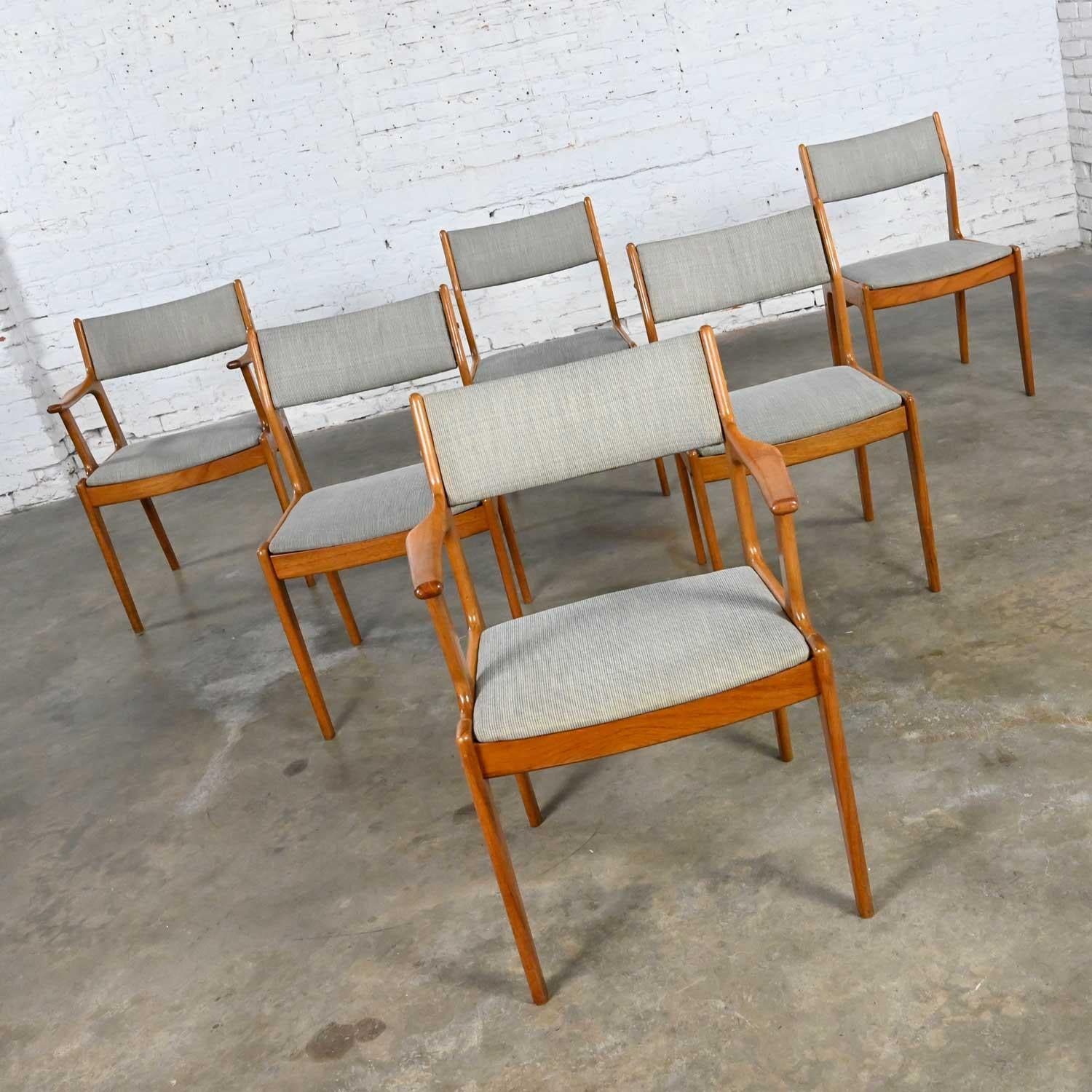Vintage Scandinavian Modern Teak & Grey Fabric Dining Chairs 2 Arm 4 Side Set 6 For Sale 5