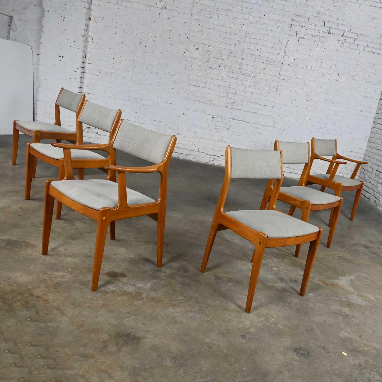 Danish Vintage Scandinavian Modern Teak & Grey Fabric Dining Chairs 2 Arm 4 Side Set 6 For Sale