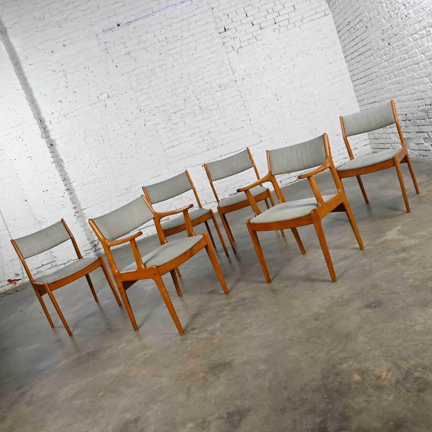 Vintage Scandinavian Modern Teak & Grey Fabric Dining Chairs 2 Arm 4 Side Set 6 In Good Condition For Sale In Topeka, KS
