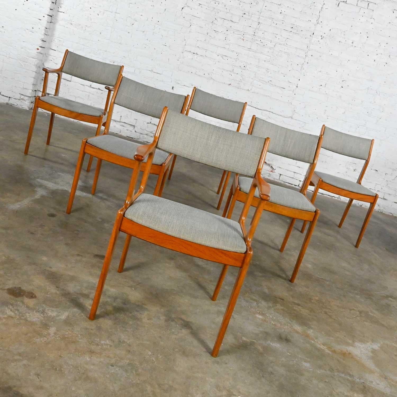 Vintage Scandinavian Modern Teak & Grey Fabric Dining Chairs 2 Arm 4 Side Set 6 For Sale 4