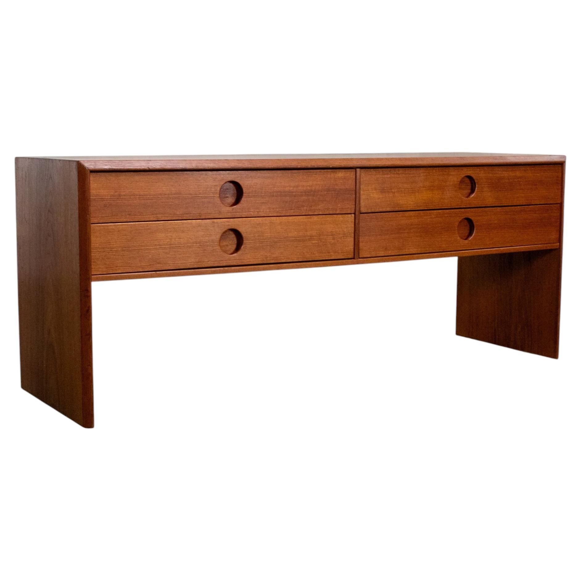 Commode basse vintage de style scandinave moderne en teck, signée Kai Kristiansen