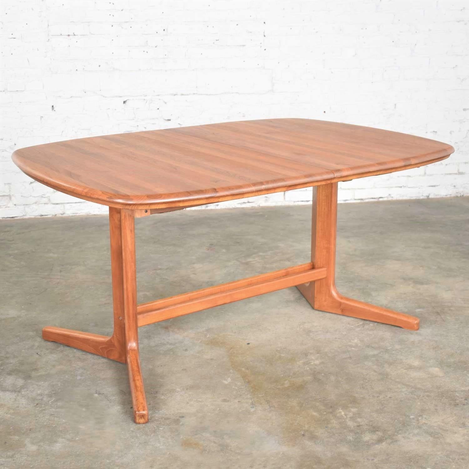 20th Century Scandinavian Modern Teak Oval Expanding Dining Table Attributed to Dyrlund