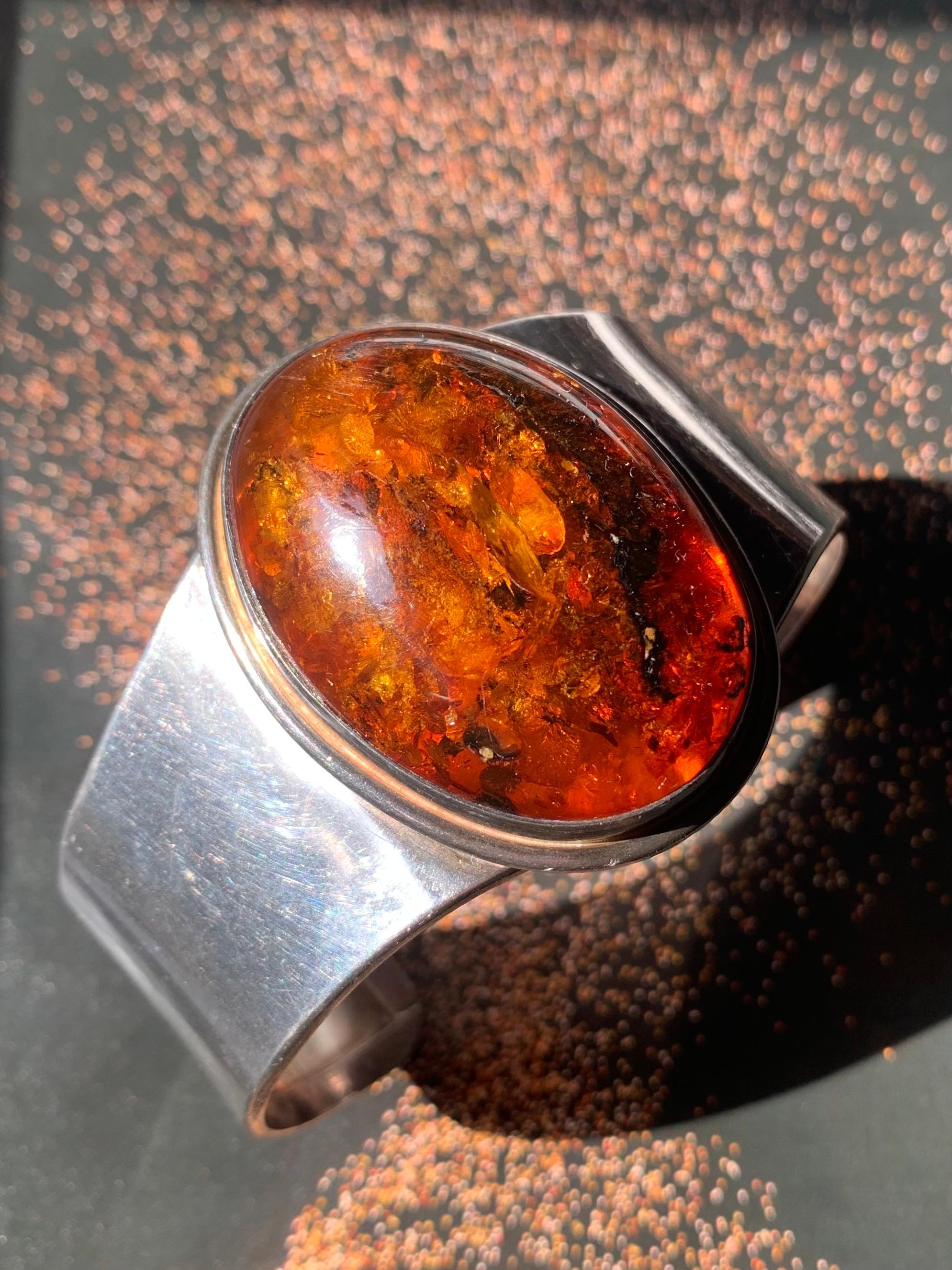 Brazalete escandinavo modernista vintage de ámbar natural y plata de ley Modernista en venta