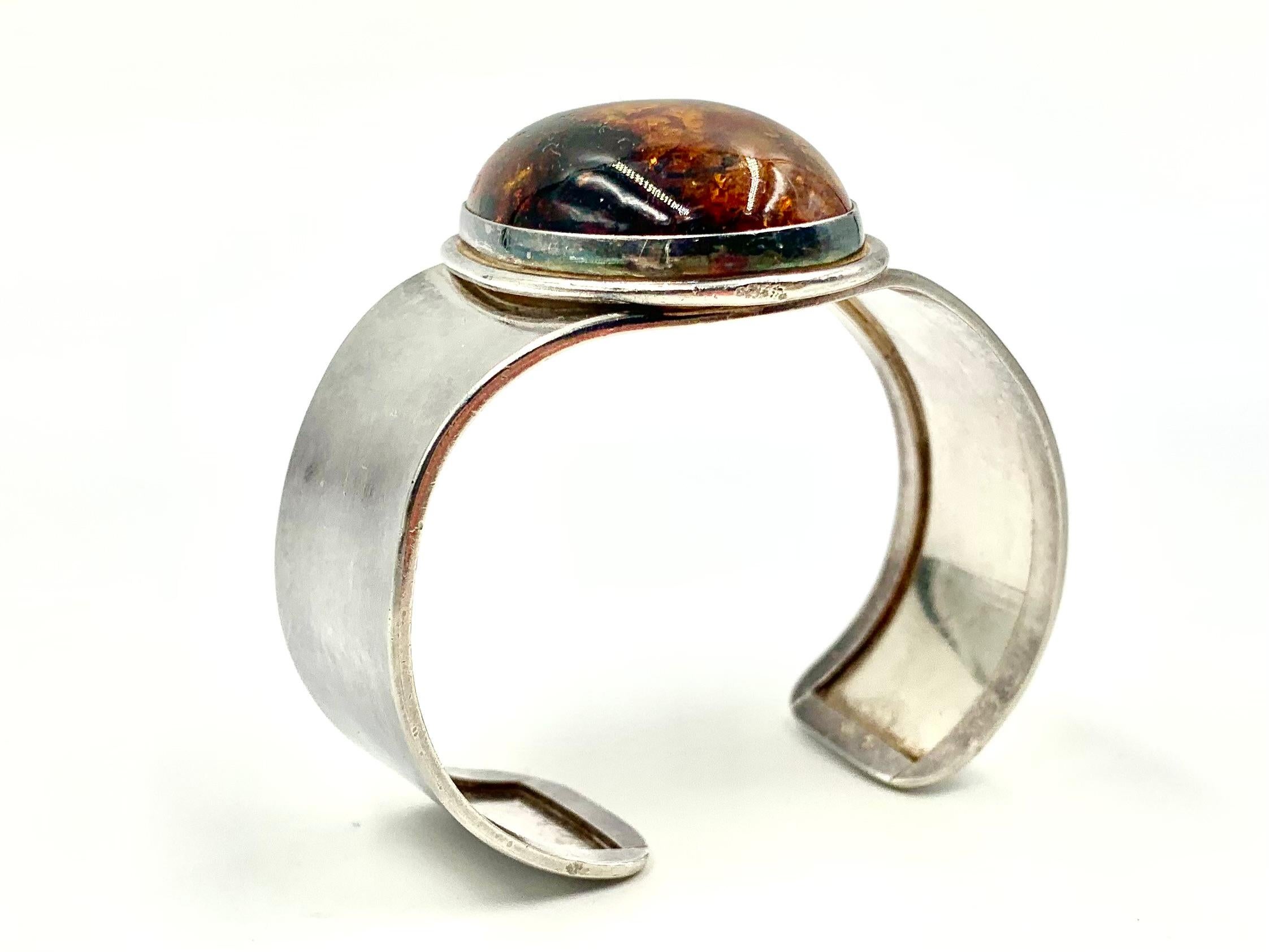 Brazalete escandinavo modernista vintage de ámbar natural y plata de ley en Bueno estado para la venta en New York, NY