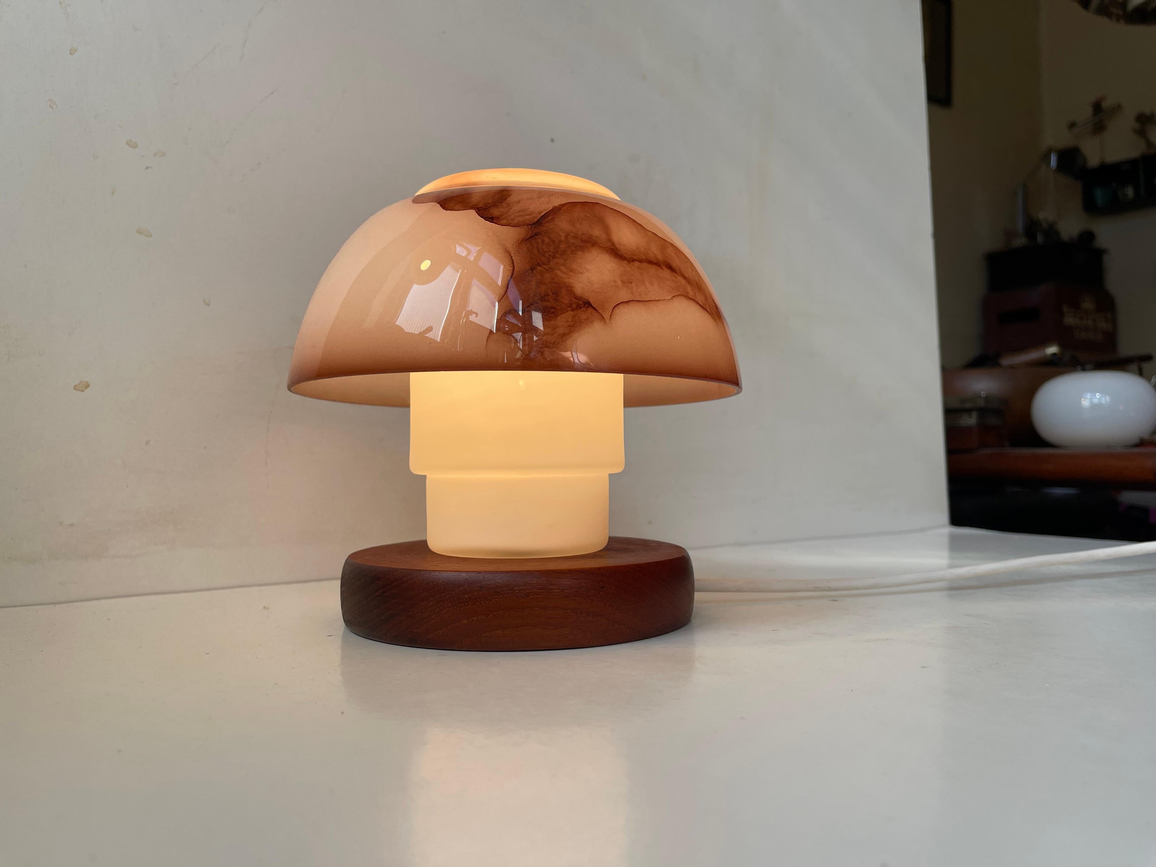 Vintage skandinavischen Pilz Tischlampe in Teak & farbigem Glas im Angebot 2