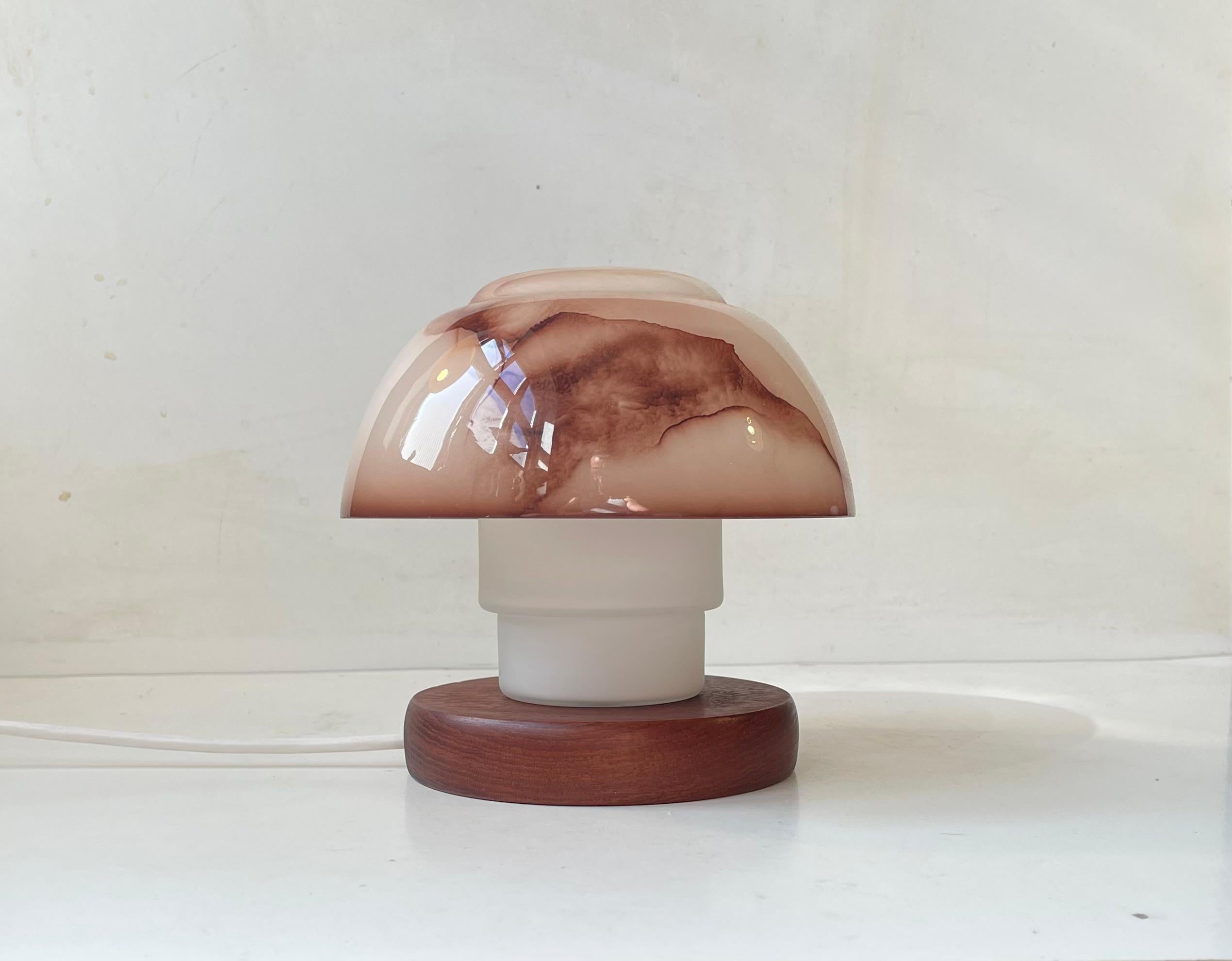 Vintage skandinavischen Pilz Tischlampe in Teak & farbigem Glas im Angebot 3
