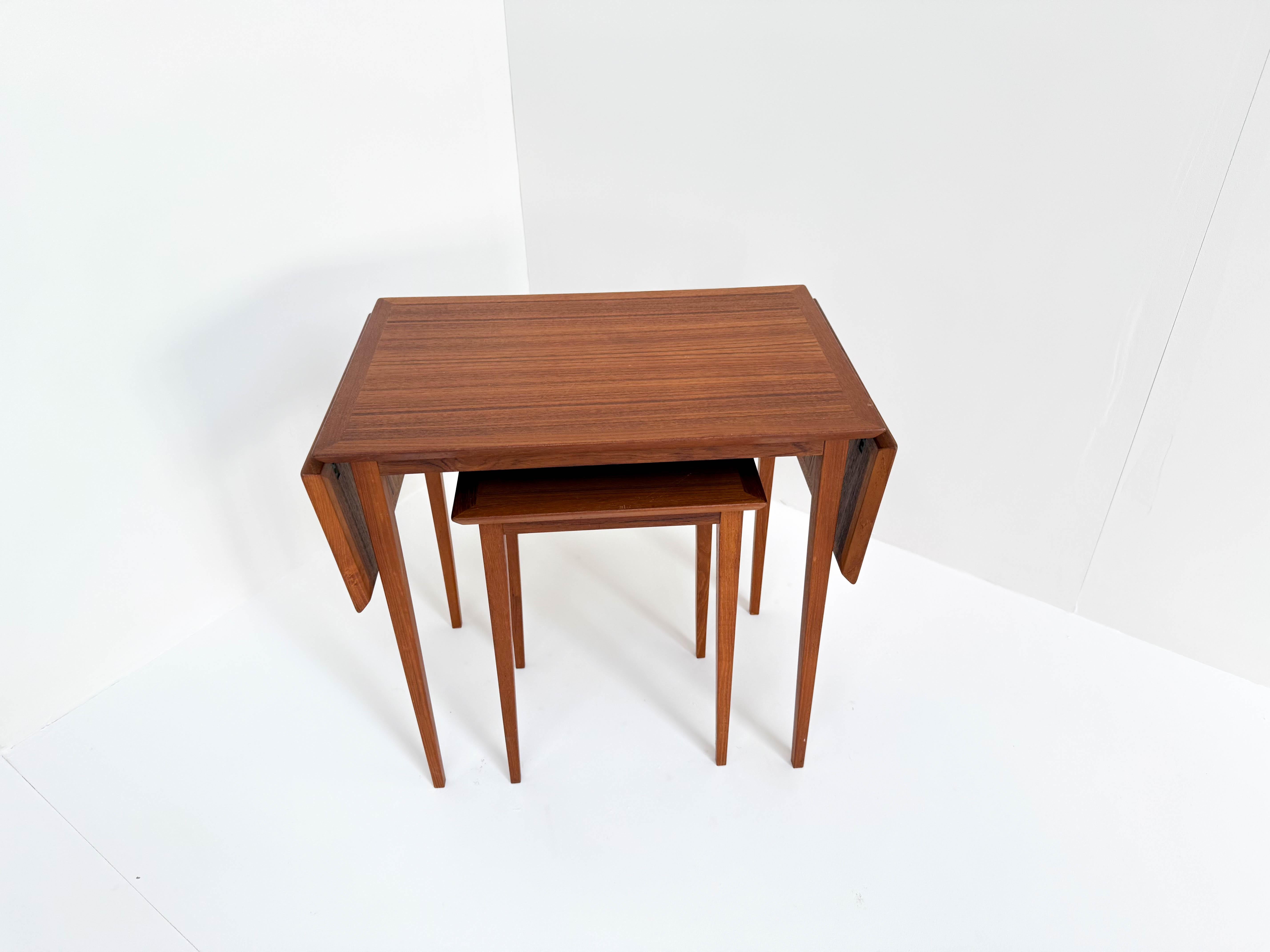 Mid-Century Modern Vintage Scandinavian Nesting Table Set with Extendable Design, Denmark For Sale