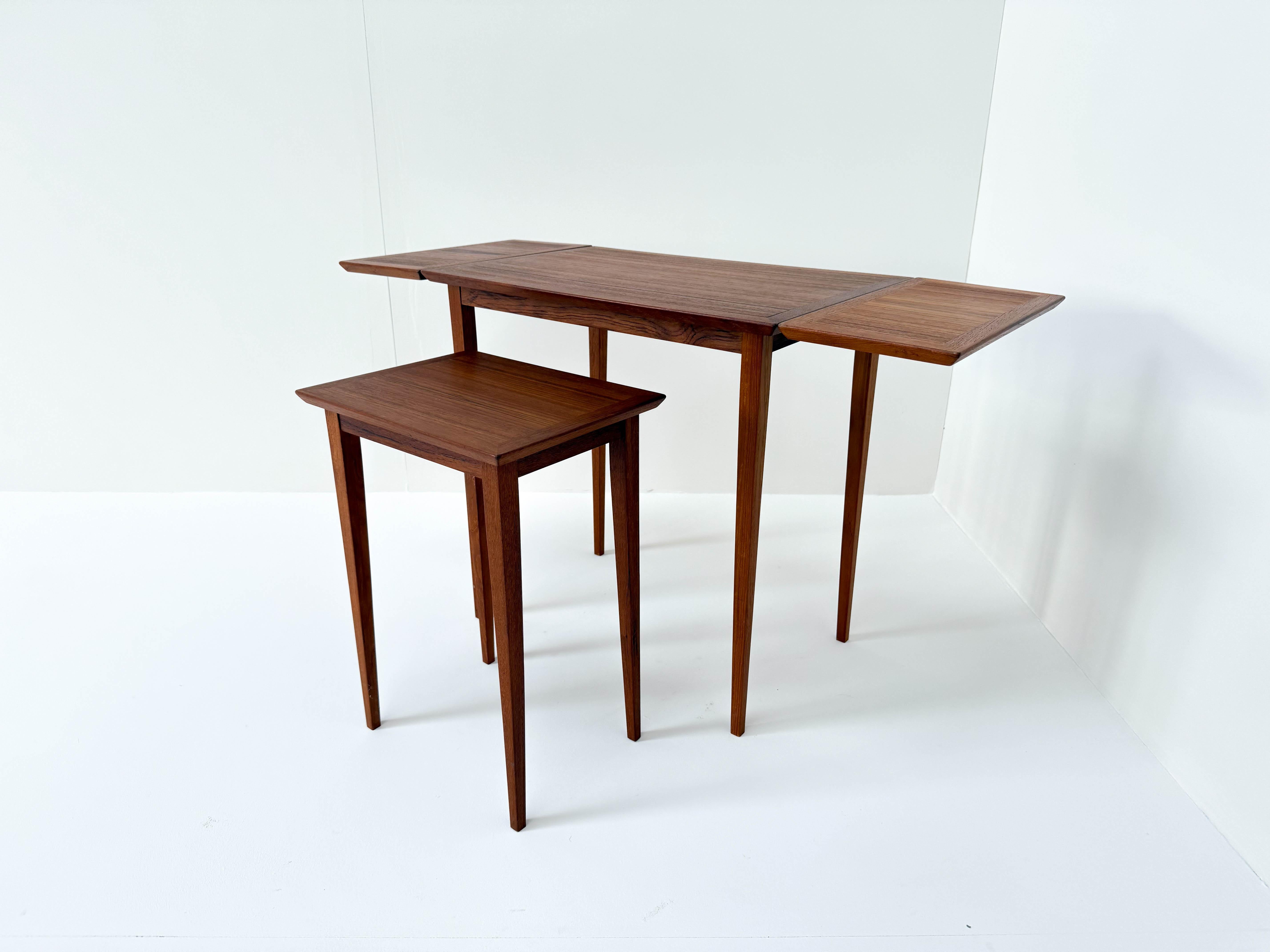 Vintage Scandinavian Nesting Table Set with Extendable Design, Denmark For Sale 1
