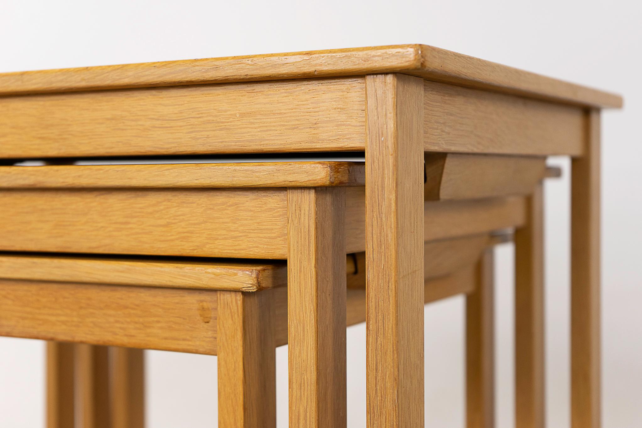 Vintage Scandinavian Oak Nesting Tables In Good Condition For Sale In VANCOUVER, CA