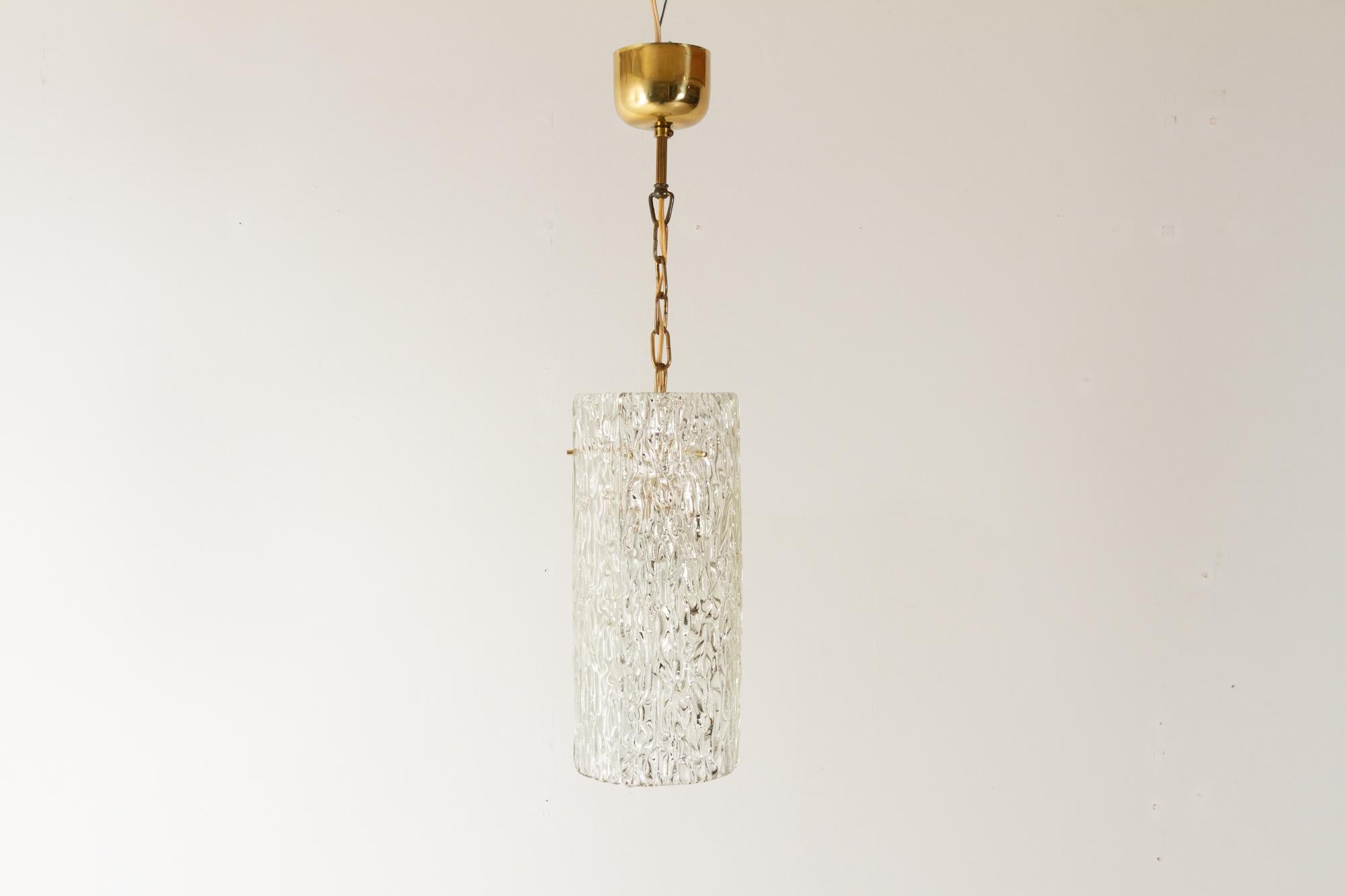 Scandinavian Modern Pendant by Carl Fagerlund for Orrefors 1960s
Vintage cylindrical ceiling lamp in crystal glass designed by Swedish designer Carl Fagerlund for Orrefors, Sweden.
Large crystal glass cylinder suspended in a brass chain. Very