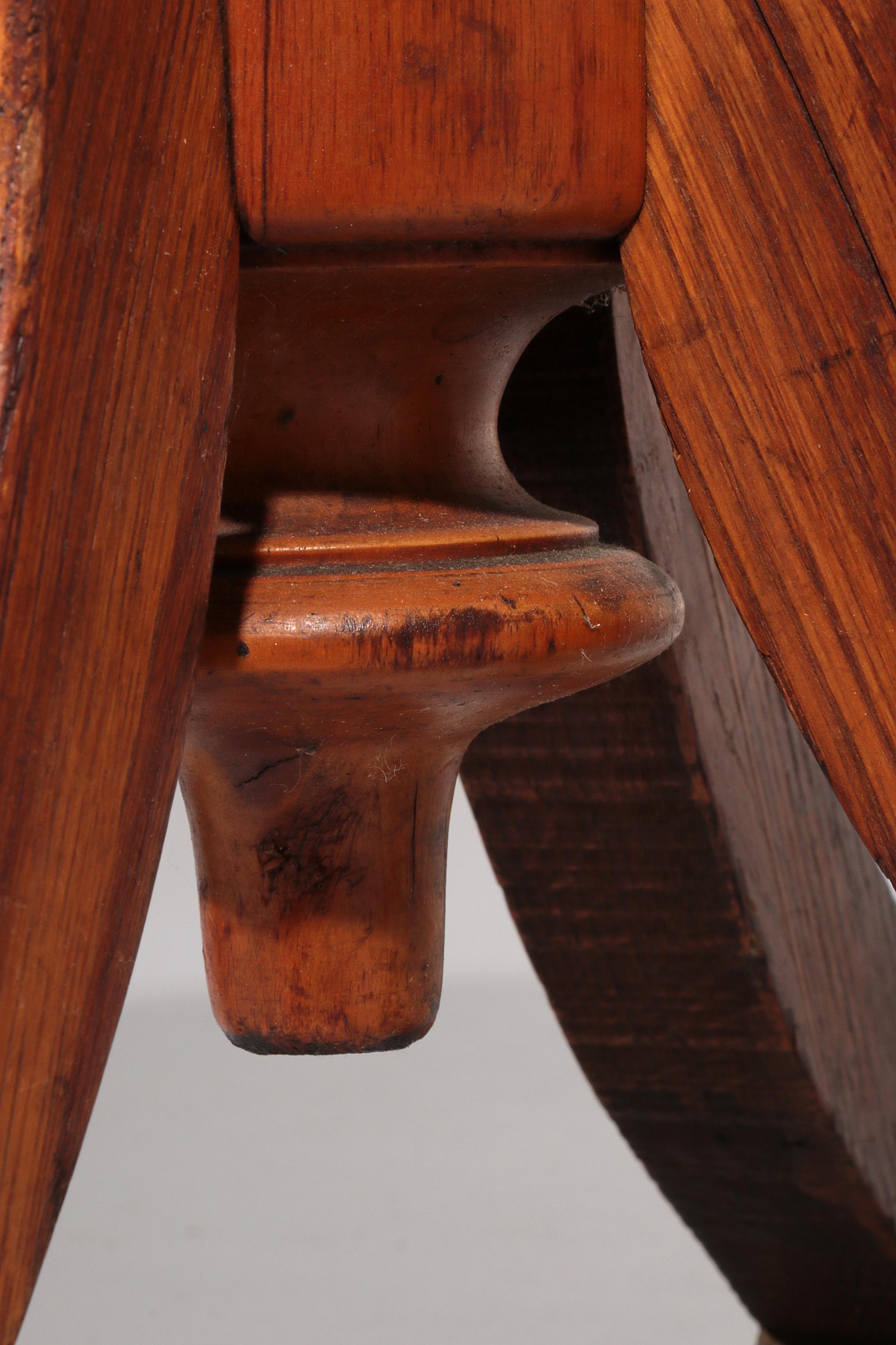 Sgabello scandinavo vintage per pianoforte del 1900 in legno massiccio di Beeche in vendita 4