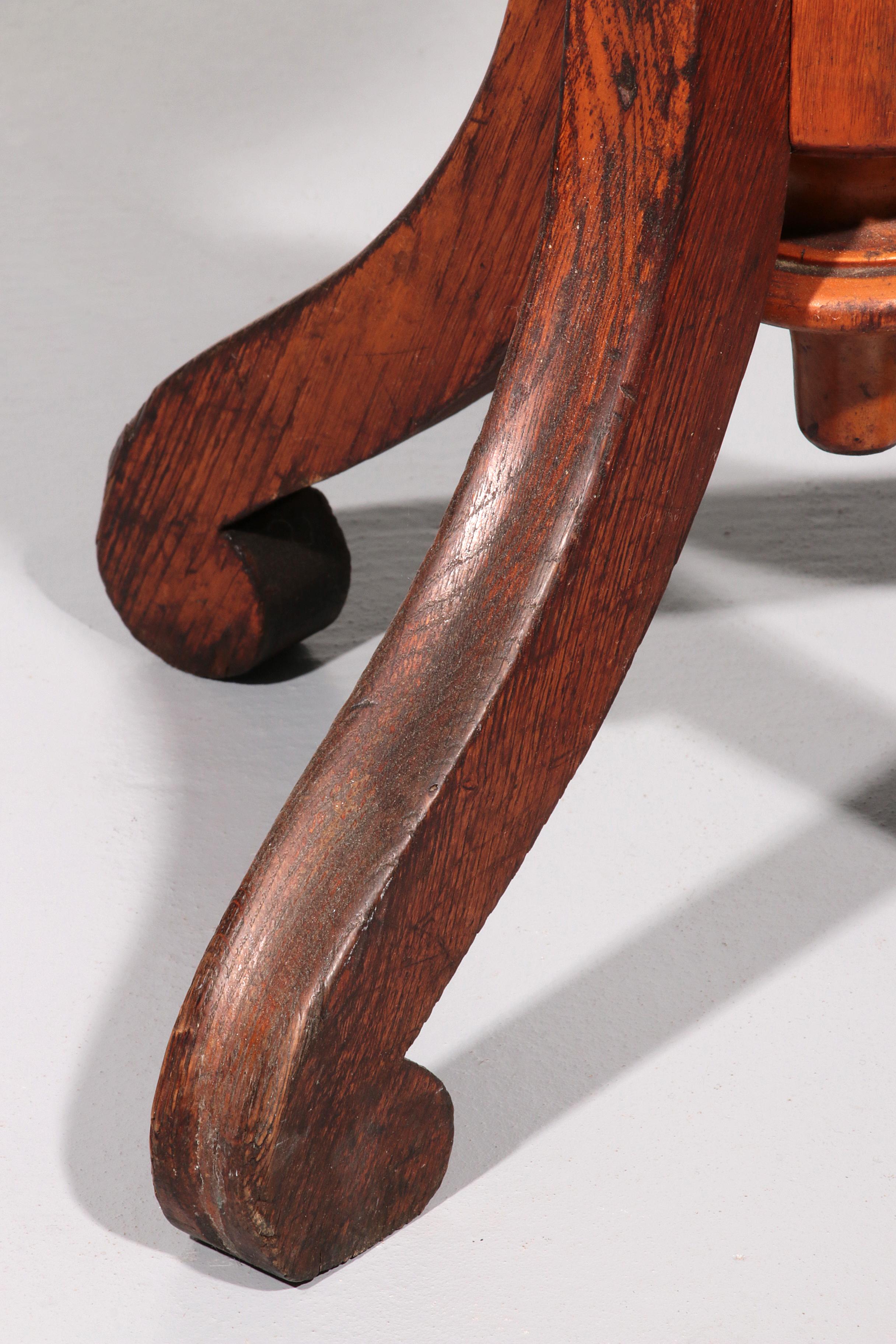 Inizio XX secolo Sgabello scandinavo vintage per pianoforte del 1900 in legno massiccio di Beeche in vendita