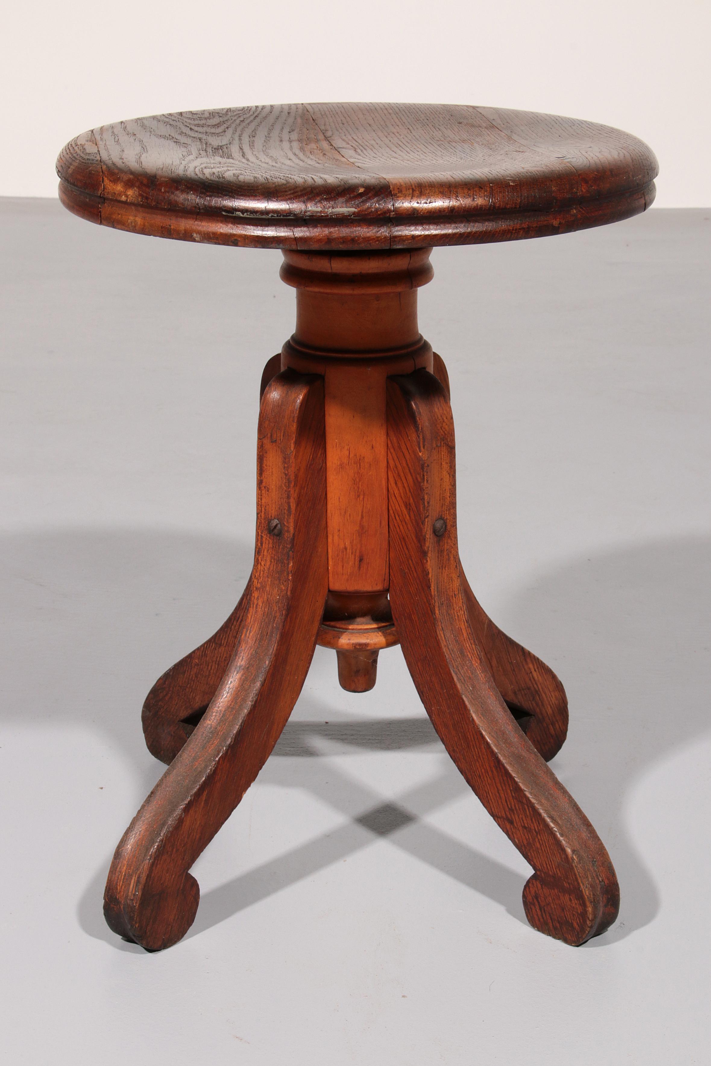 Sgabello scandinavo vintage per pianoforte del 1900 in legno massiccio di Beeche in vendita 1