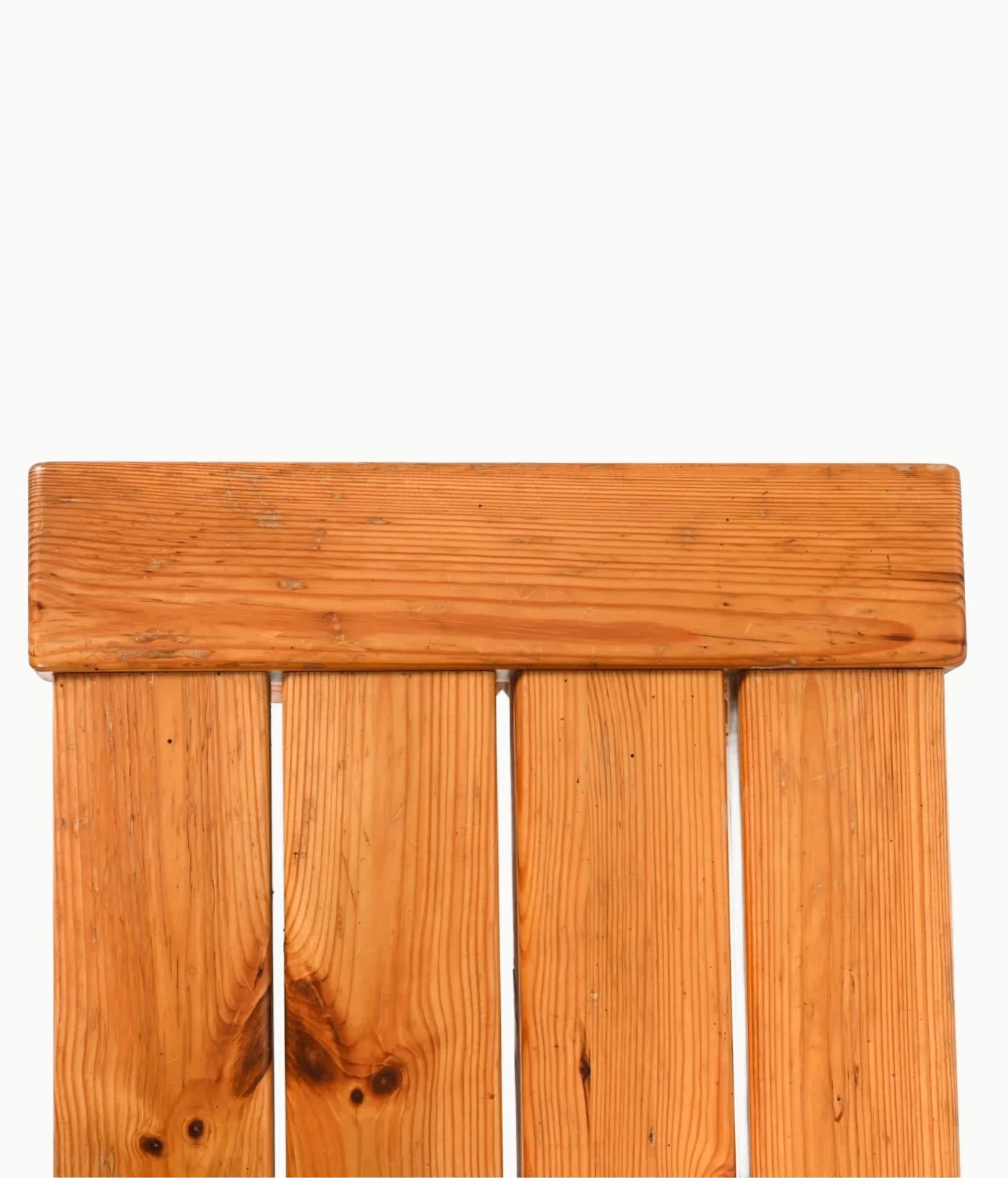Intagliato Panchina scandinava d'epoca in pino con gambe scultoree tornite in vendita