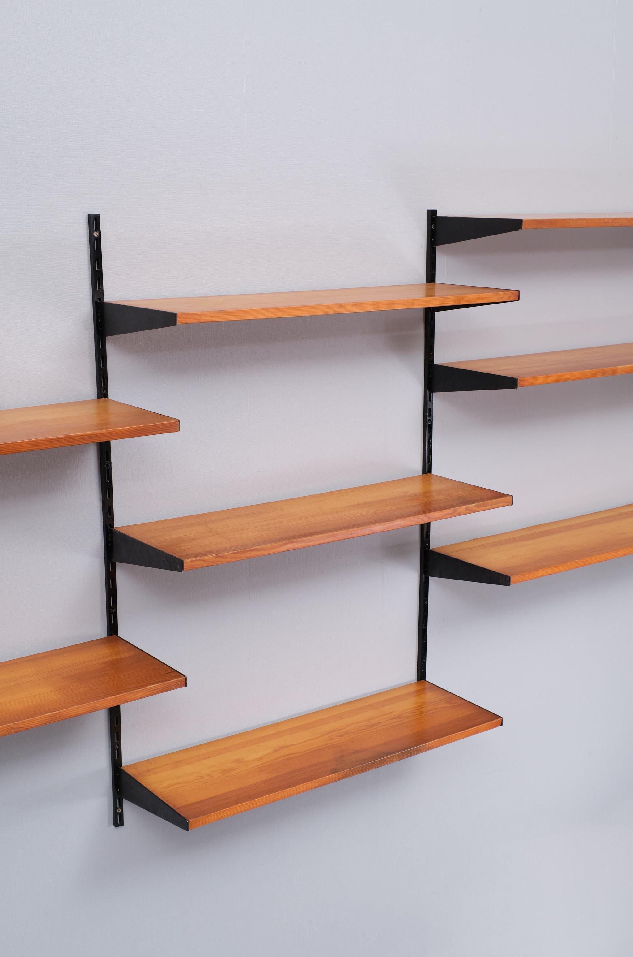 Vintage Scandinavian pine shelf by Pelly System  1970s In Good Condition In Den Haag, NL