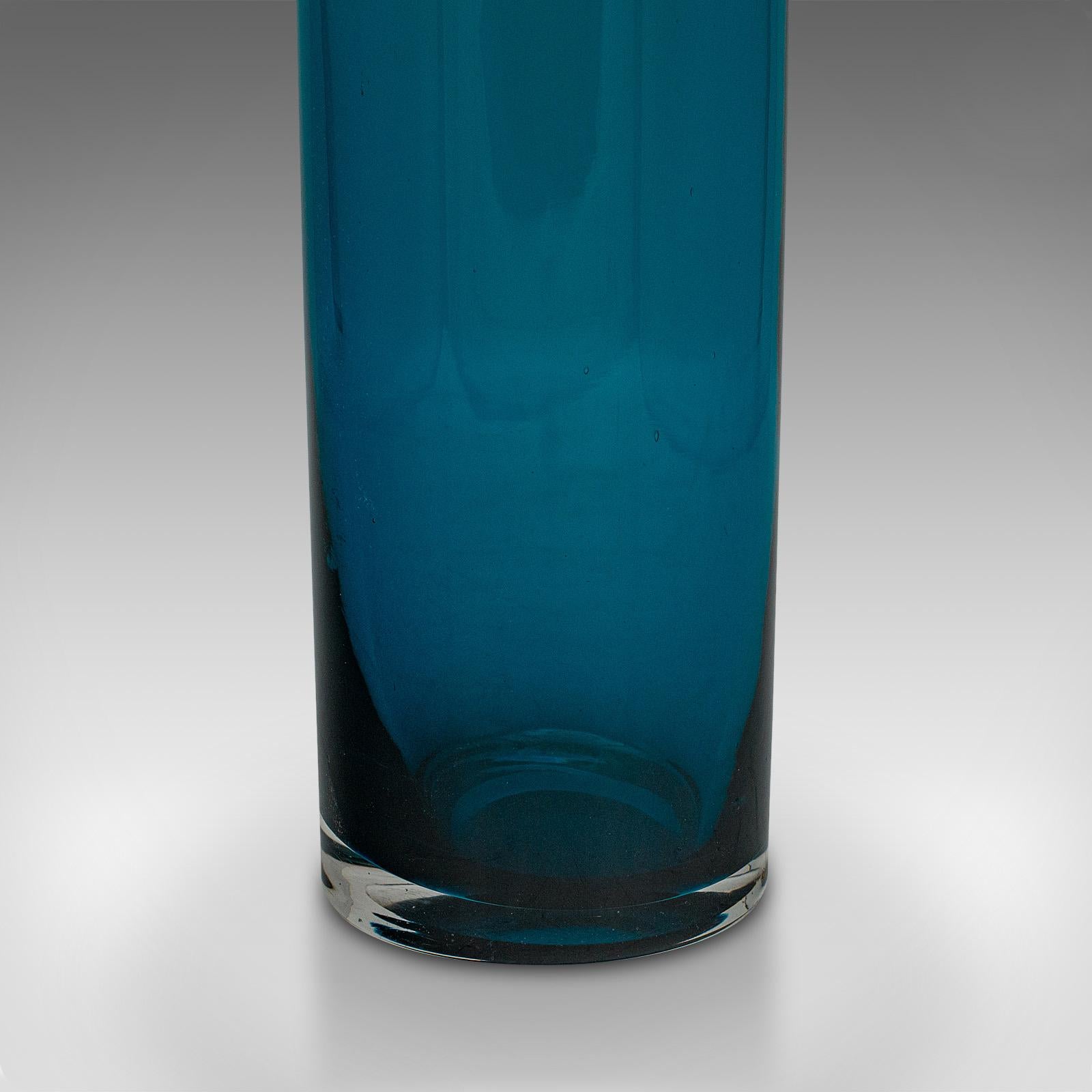 Vetro artistico Vaso a pose scandinavo d'epoca, svedese, manicotto per fiori in vetro artistico, metà del secolo scorso in vendita