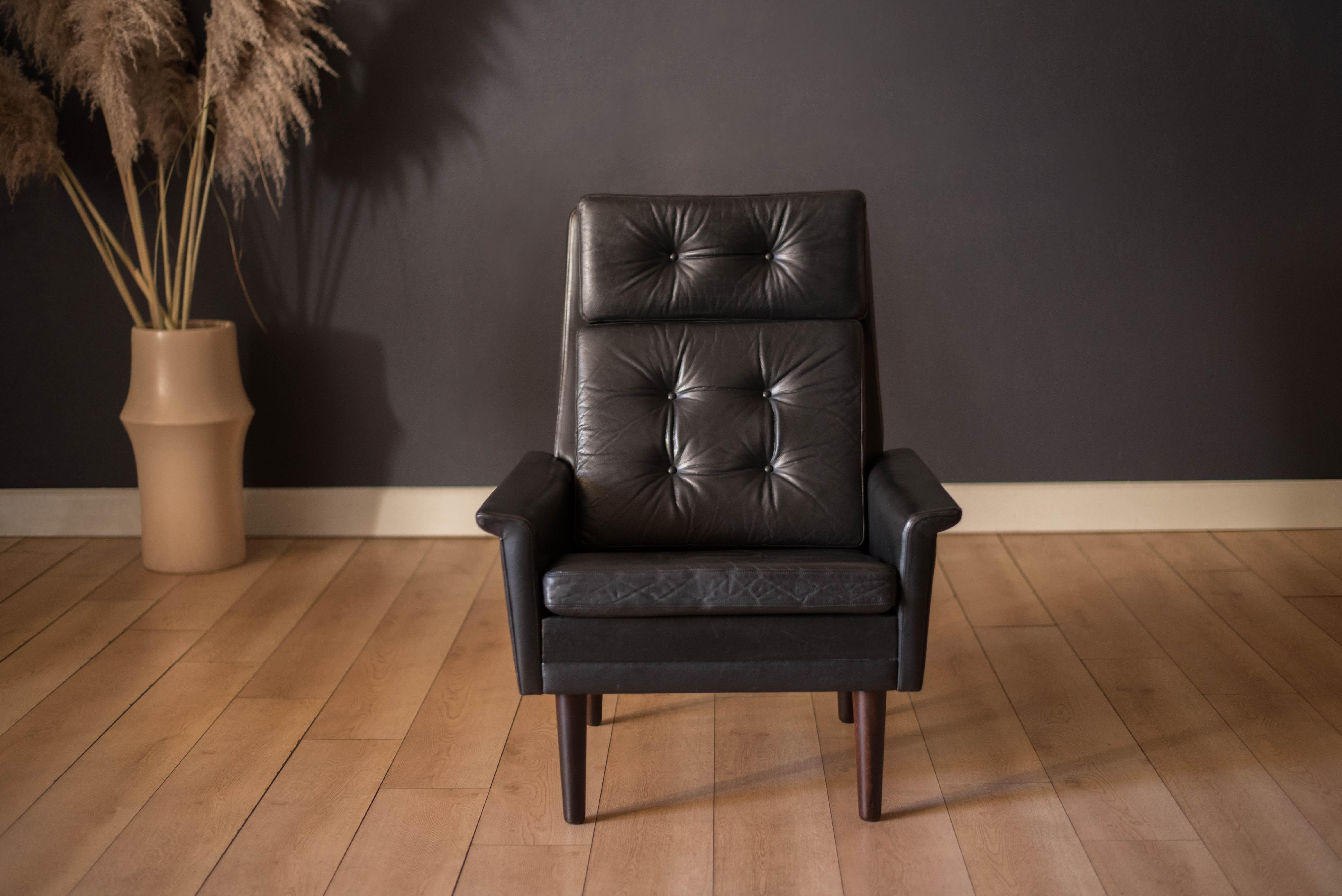 Loungesessel aus skandinavischem Palisanderholz und schwarzem Leder mit hoher Rckenlehne (Skandinavische Moderne) im Angebot