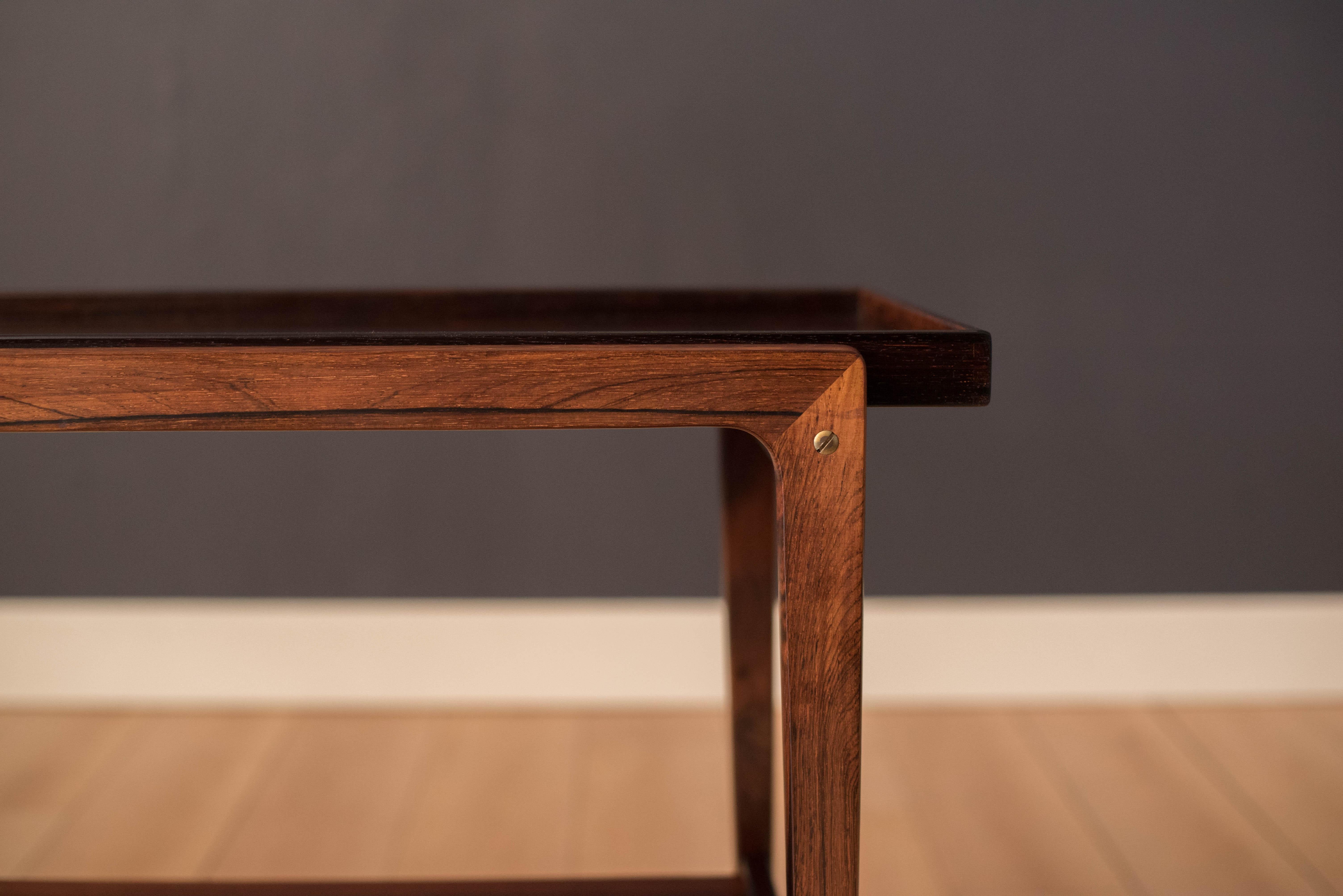 Vintage Scandinavian Rosewood Two-Tier Serving Bar Cart In Good Condition In San Jose, CA