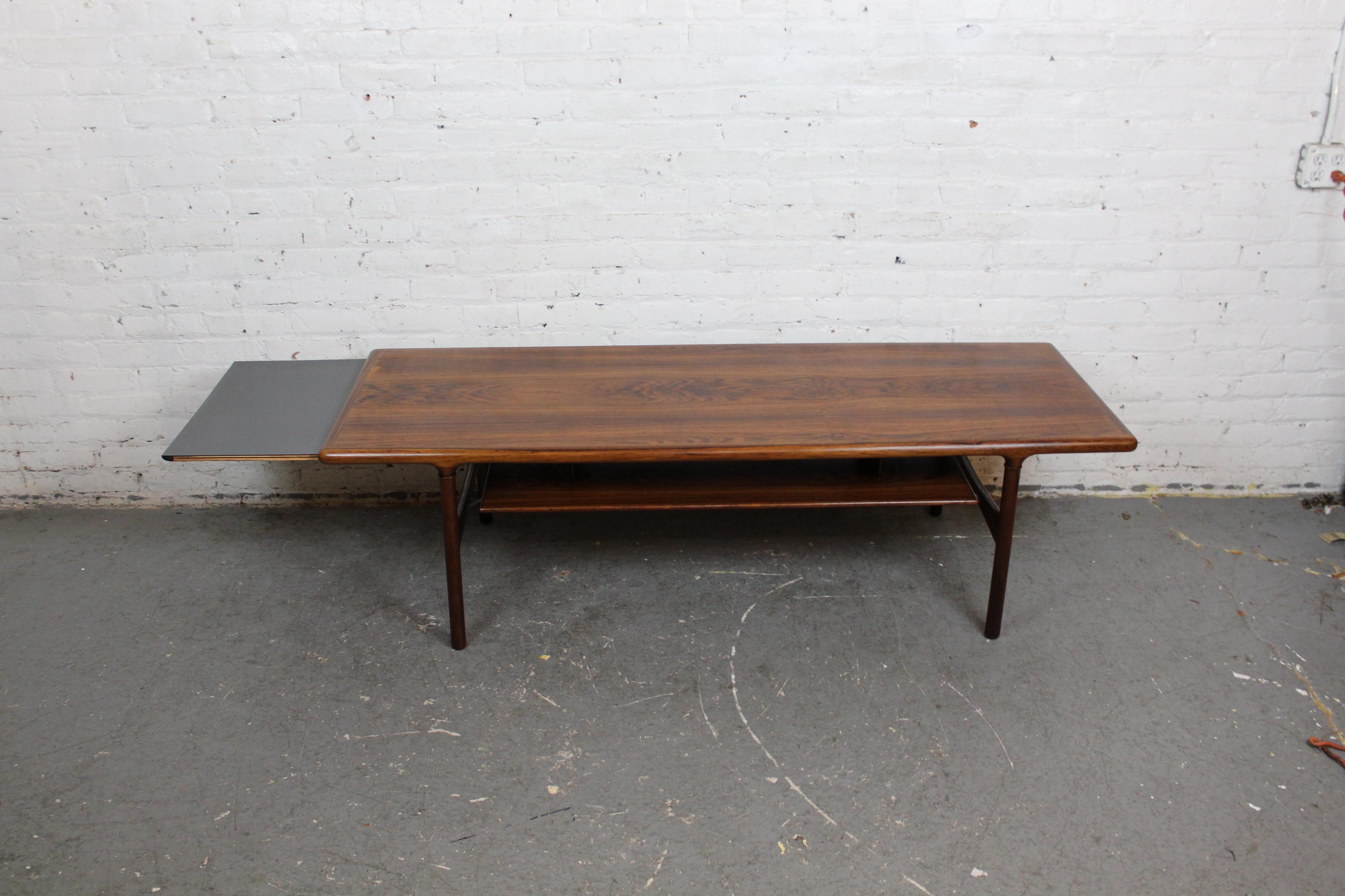 Table de cocktail scandinave vintage à deux niveaux en vente 1