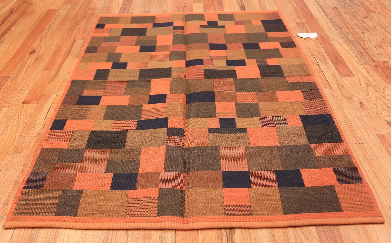 Vintage Scandinavian rug by Textile Artist Ingrid Dessau, Country Of Origin: Sweden, circa mid-20th century –Size: 4 ft 7 in x 6 ft 10 in (1.4 m x 2.08 m)

This expressive flat-woven vintage rug from Sweden by the iconic Ingrid Dessau represents