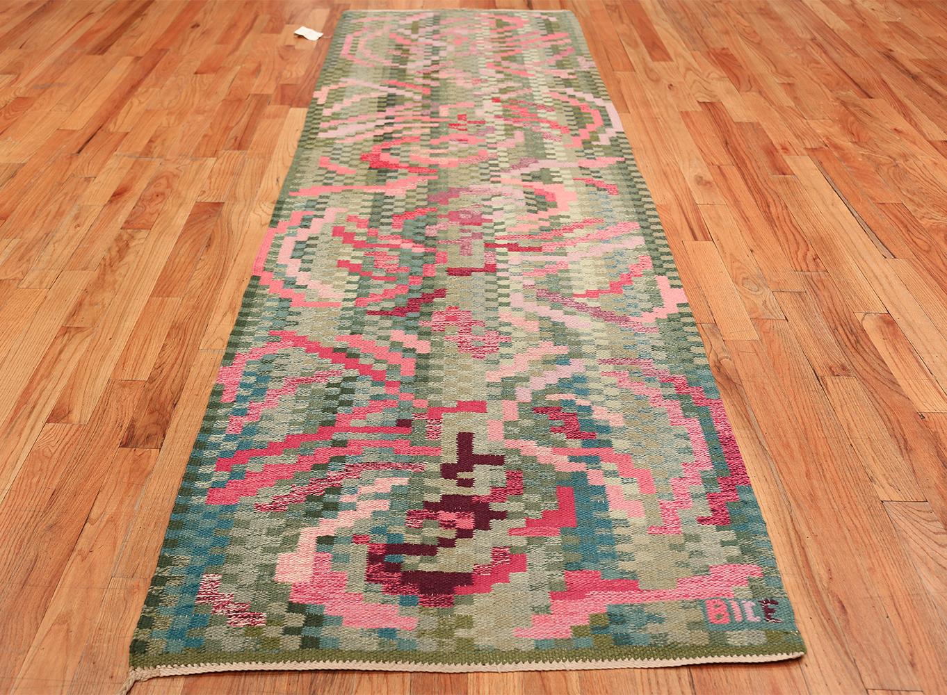 Vintage Swedish Runner rug signed BICE, origin: Sweden, circa mid-20th century. Size: 3 ft. 5 in x 11 ft. 2 in (1.04 m x 3.4 m)

In recent years, interior decorators, designers, and other creative professionals have rediscovered the unique allure