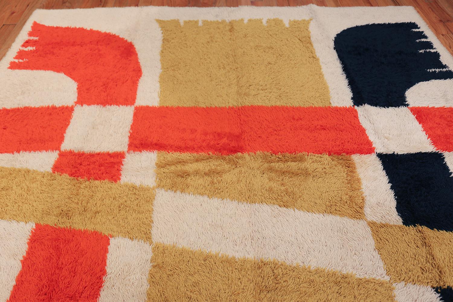 Vintage Scandinavian Rya Rug In Excellent Condition In New York, NY