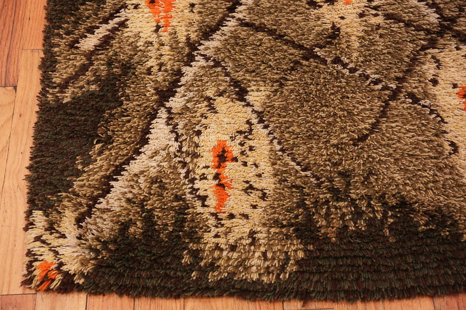 Vintage Rya rug, origin: Finland, circa mid-20th century. Size: 3 ft 6 in x 5 ft (1.07 m x 1.52 m)

