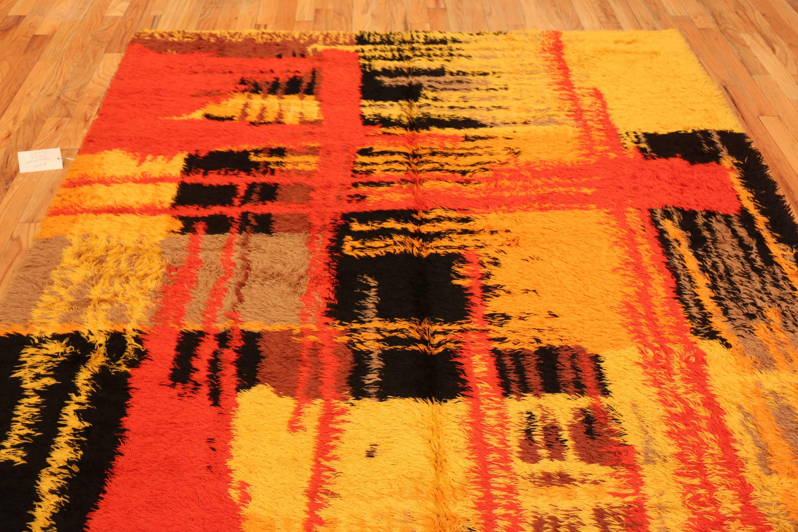 Vintage Scandinavian Rya Rug. Size: 7 ft 6 in x 10 ft 3 in In Good Condition For Sale In New York, NY