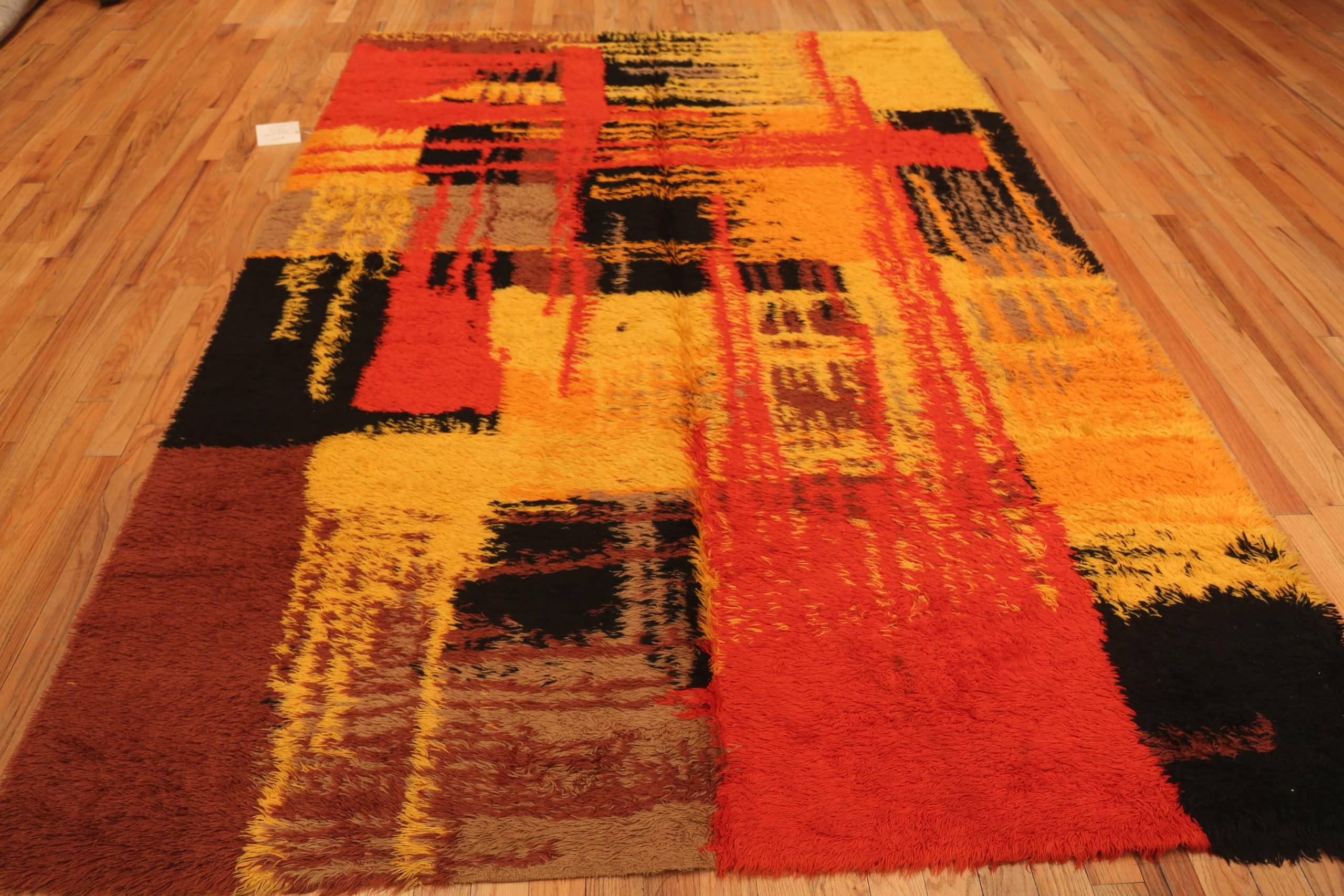 Wool Vintage Scandinavian Rya Rug. Size: 7 ft 6 in x 10 ft 3 in For Sale