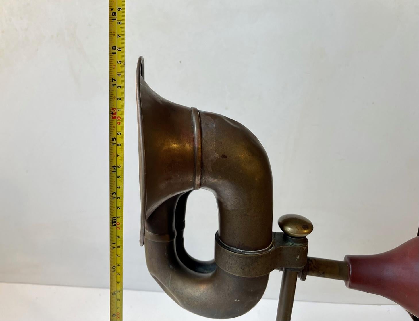 Vintage skandinavischen Schrott Kunst Skulptur mit Messing Auto Horn im Angebot 2