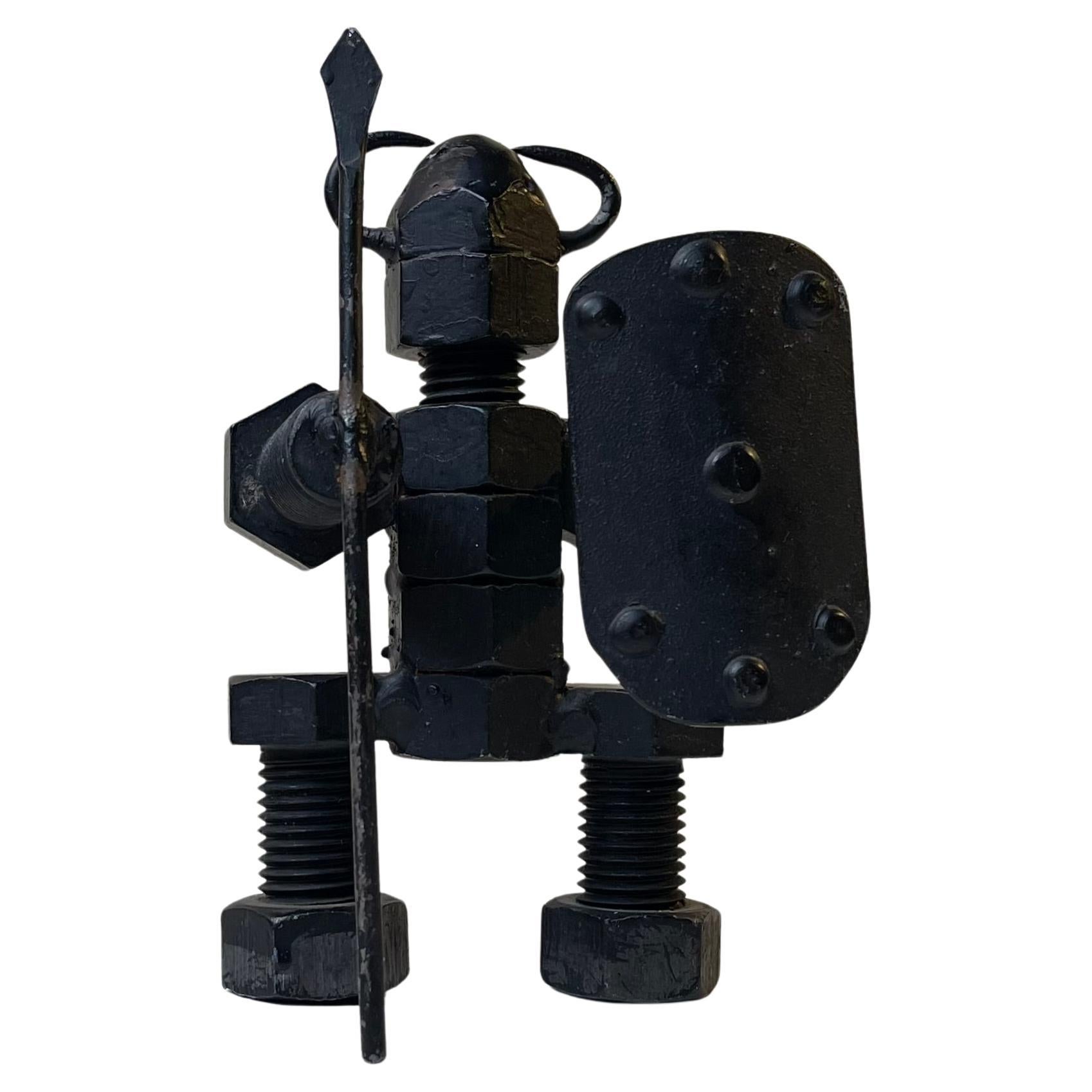 Skandinavische Schrottkunst Wikinger-Krieger aus lackiertem Stahl, 1980er Jahre im Angebot