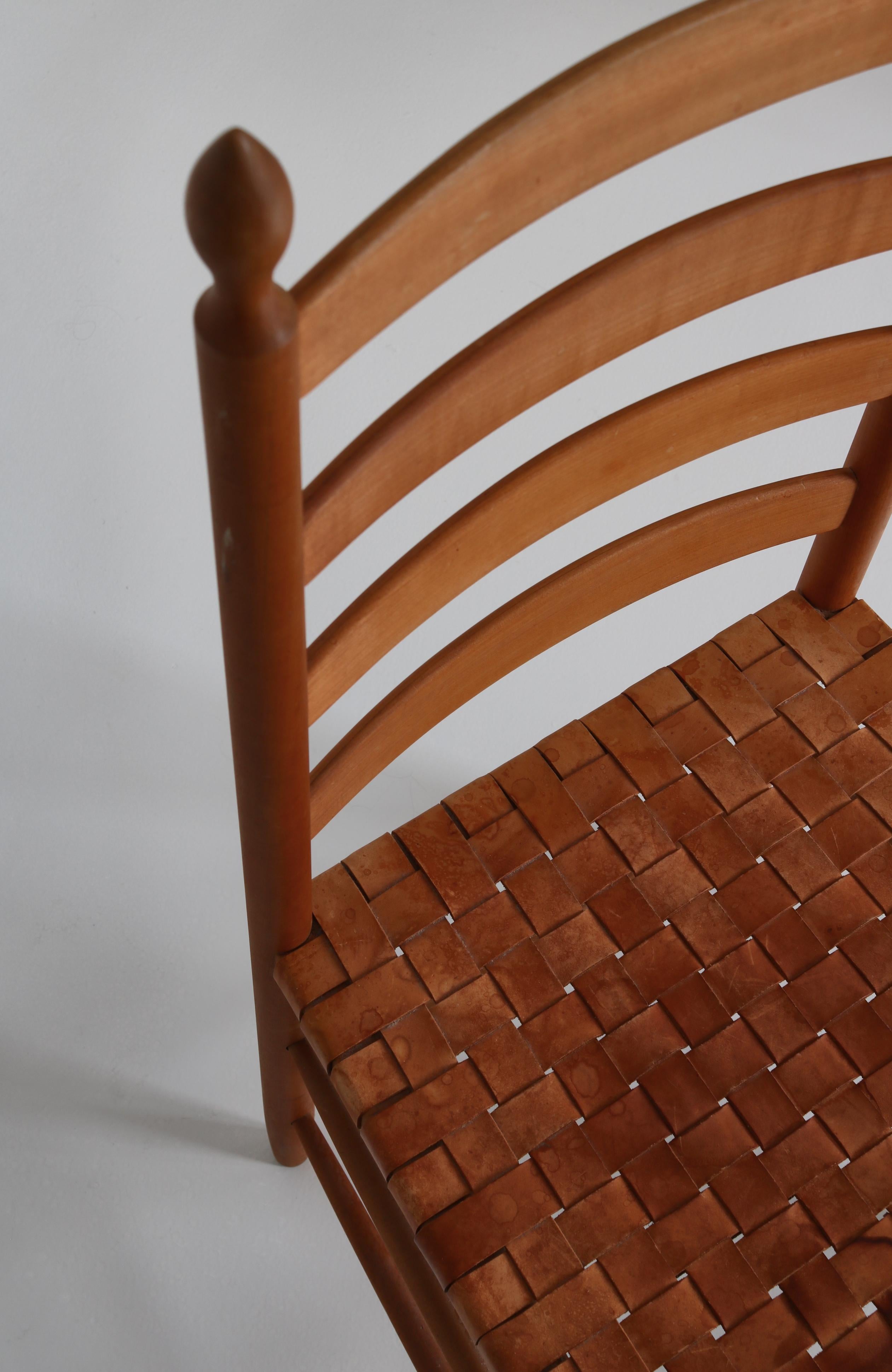 Vintage Scandinavian Shaker Chair in Beech and Leather Seat, Denmark, 1960s For Sale 2
