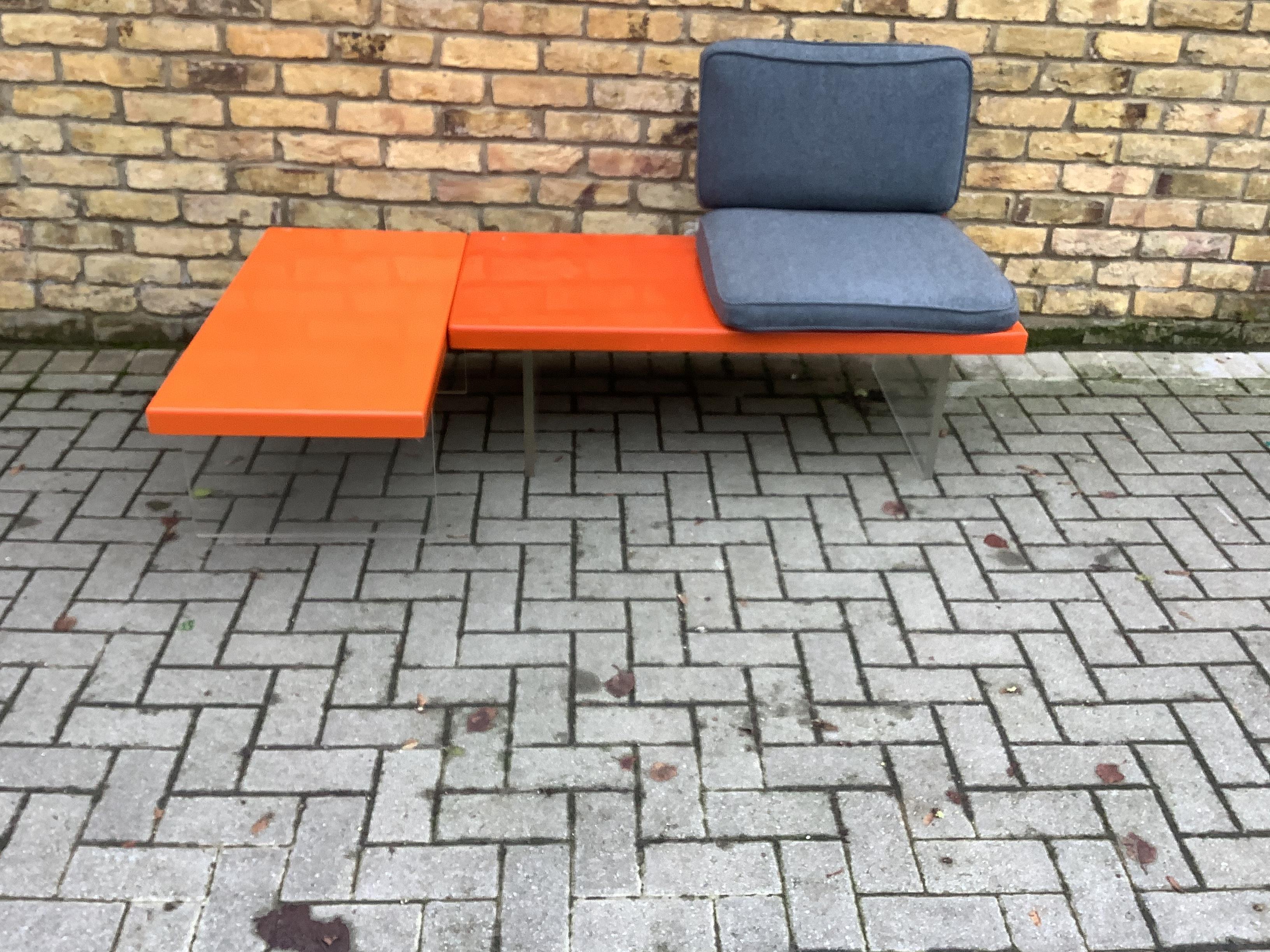 Skandinavischer Sofa/Bank/Vintage-Couchtisch im Vintage-Stil (Moderne der Mitte des Jahrhunderts) im Angebot