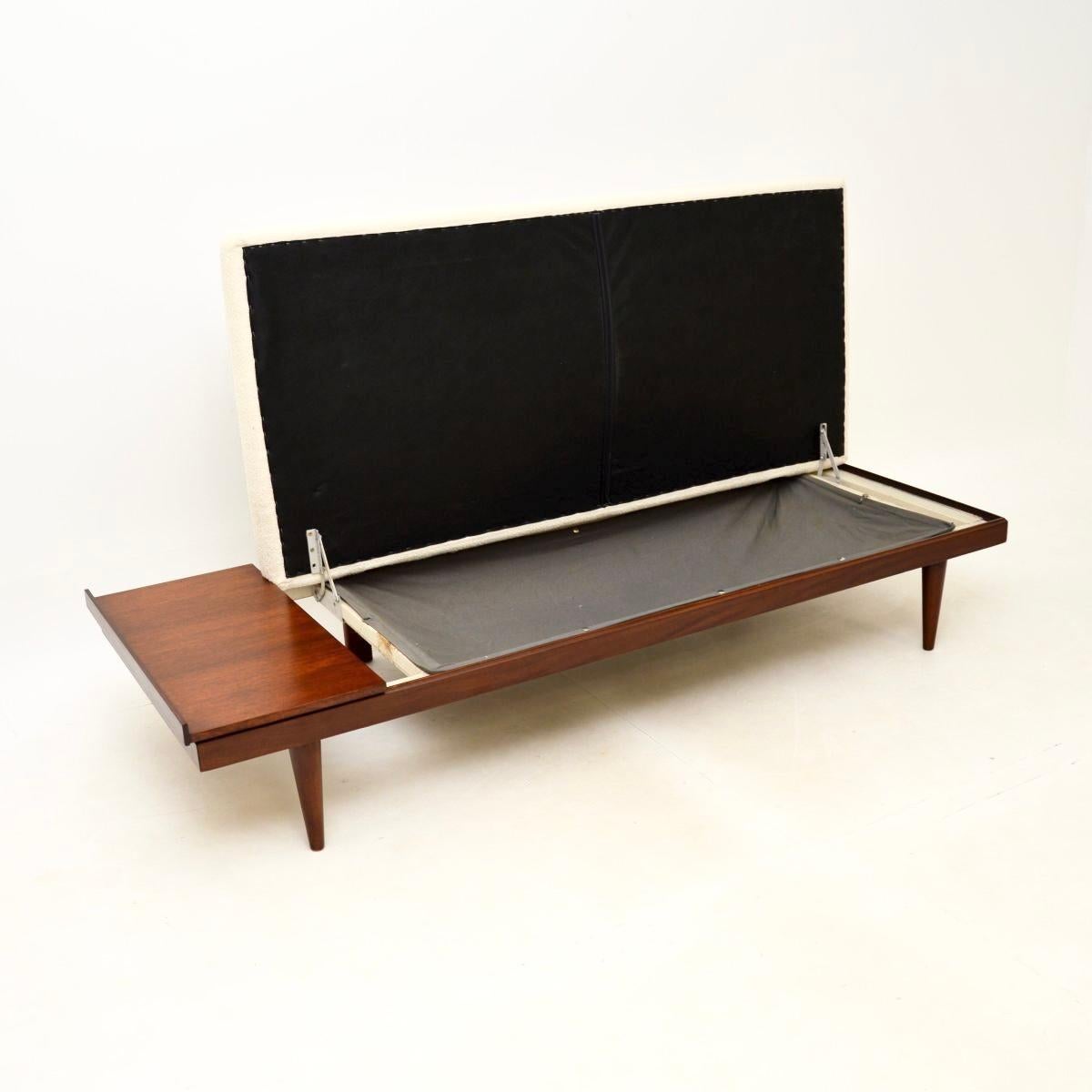 A stylish and very well made vintage Scandinavian sofa / day bed by Ingmar Relling. This was made in Norway by Ekornes Svane, it dates from the 1960’s.

The frame has a lovely colour tone, it stands on beautifully tapered legs and has a built in