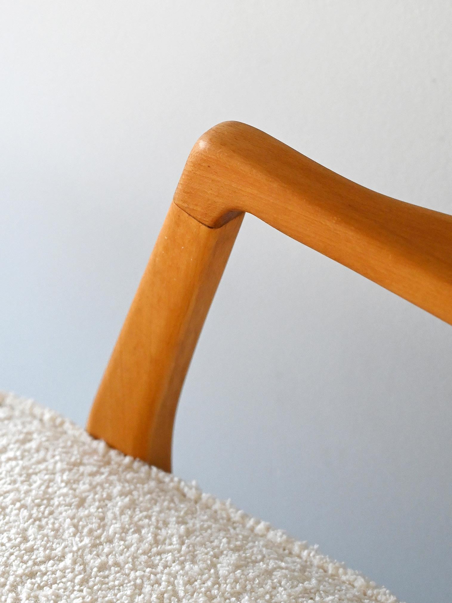 Canapé scandinave vintage avec fausse peau d'agneau en vente 4