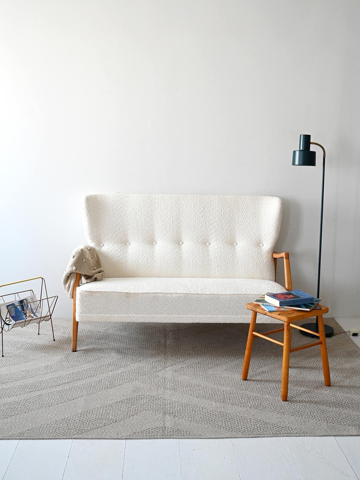 Scandinave moderne Canapé scandinave vintage avec fausse peau d'agneau en vente