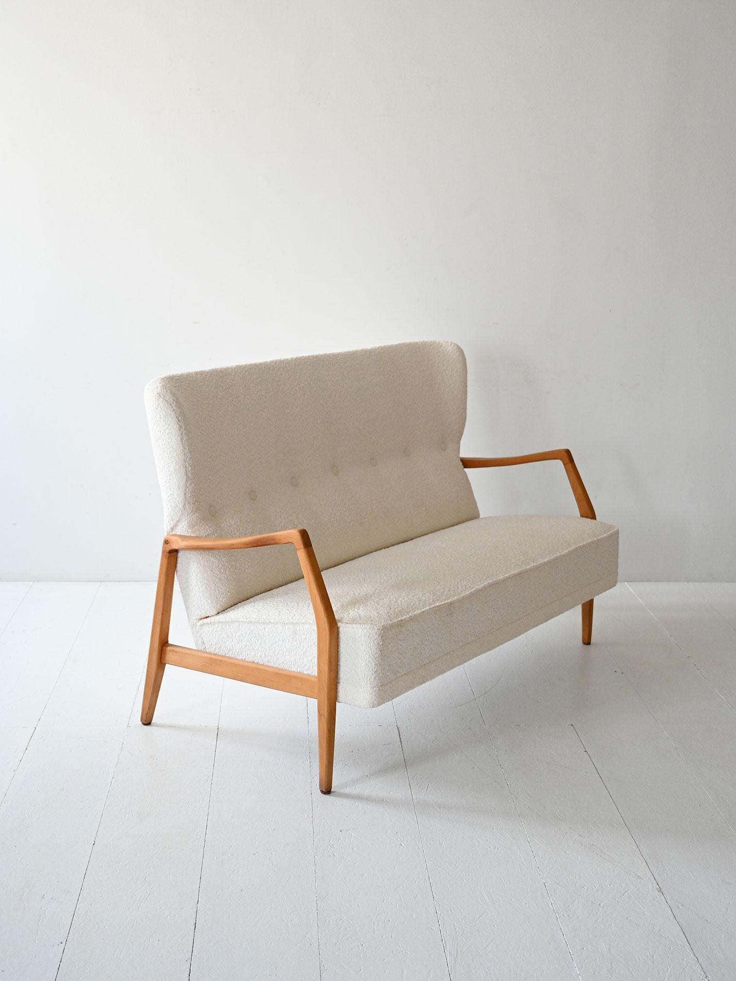 Danois Canapé scandinave vintage avec fausse peau d'agneau en vente