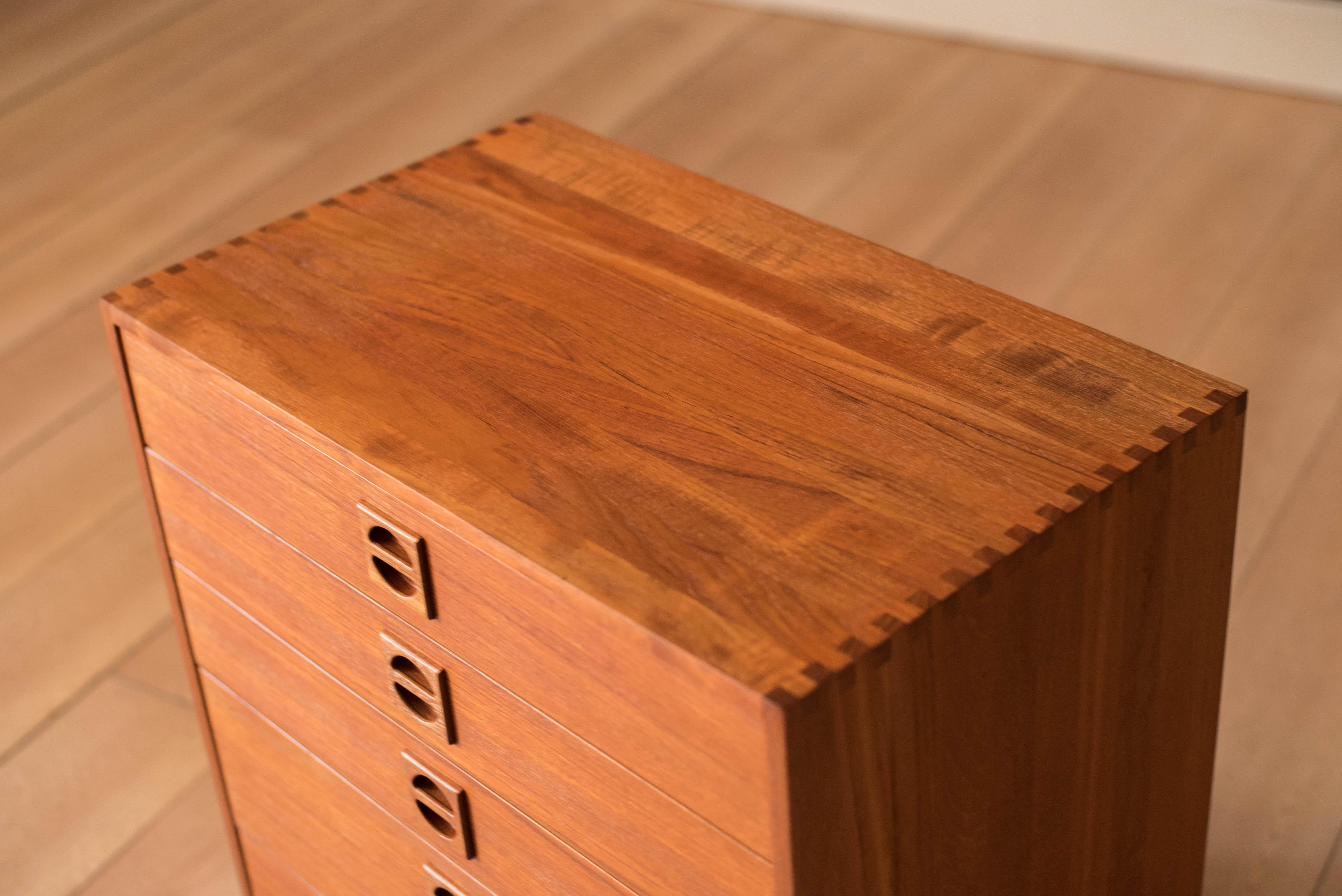 Vintage Scandinavian Solid Teak Dresser Chest of Drawers In Good Condition In San Jose, CA