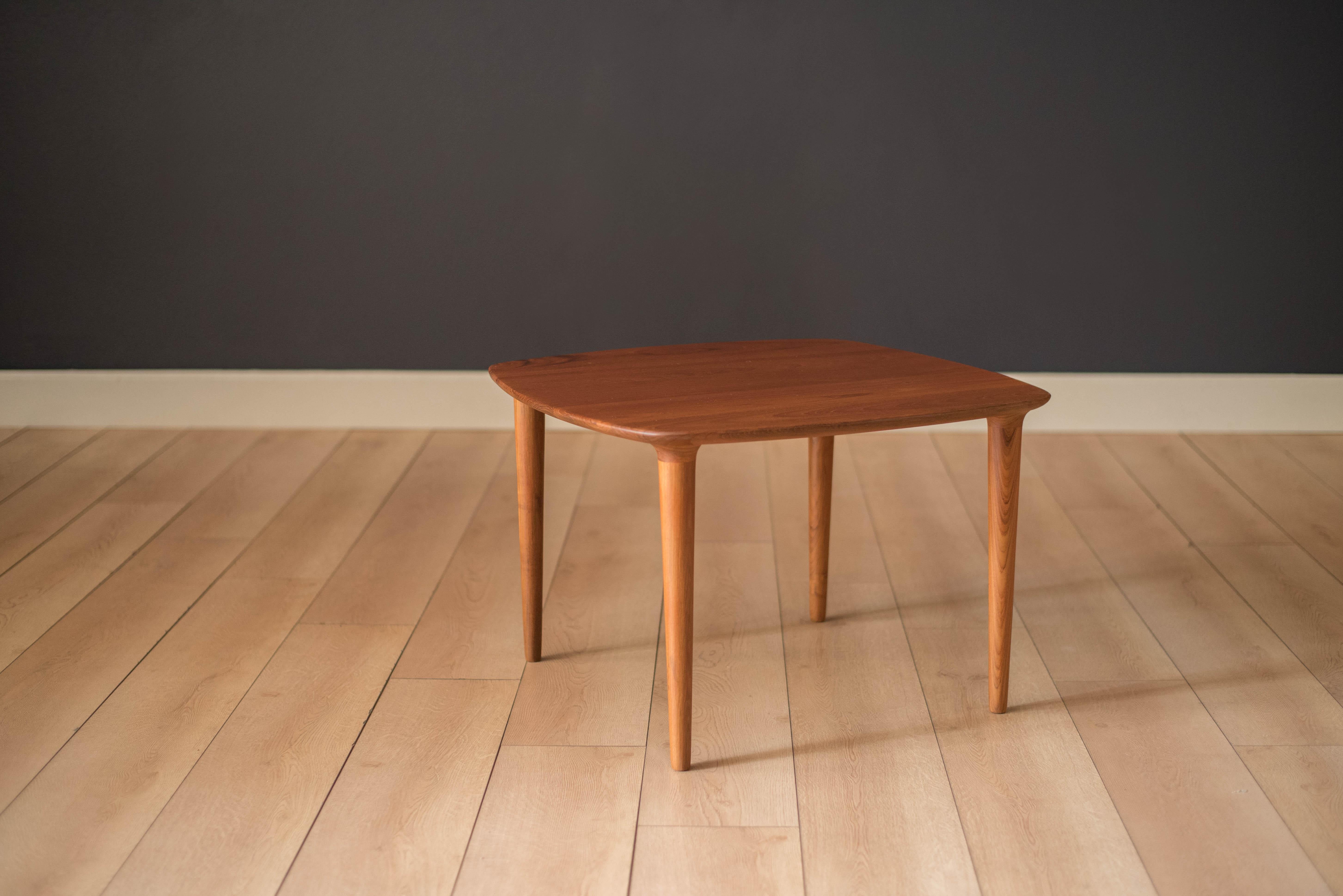 Mid-Century Modern side table manufactured by Gustav Bahus, Norway. This piece is constructed of solid planked teak featuring rounded edges and sculpted legs. Perfect to use as an end table or coffee table.