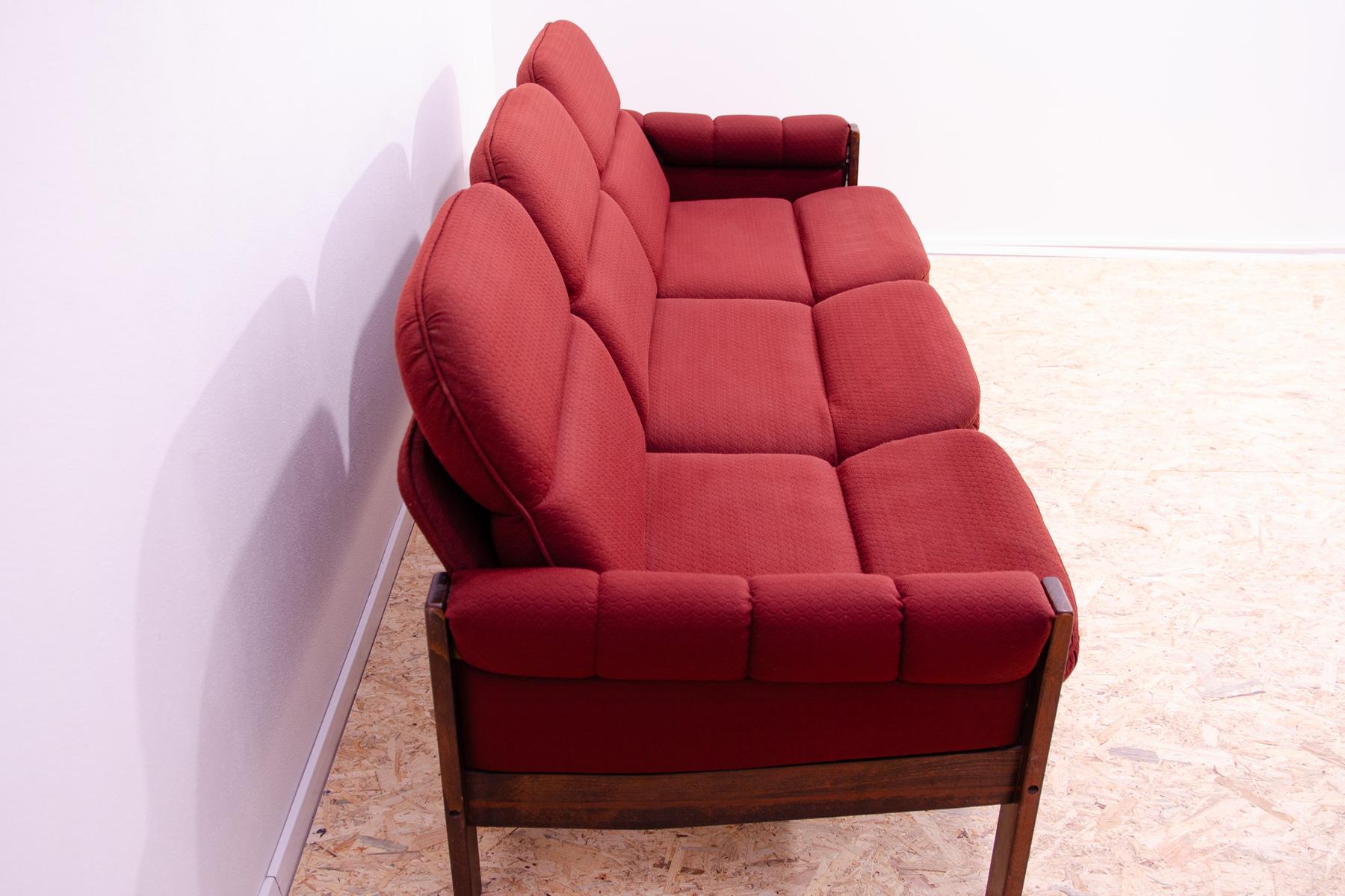 Canapé de salon trois places vintage de style scandinave, années 1970 Bon état - En vente à Prague 8, CZ