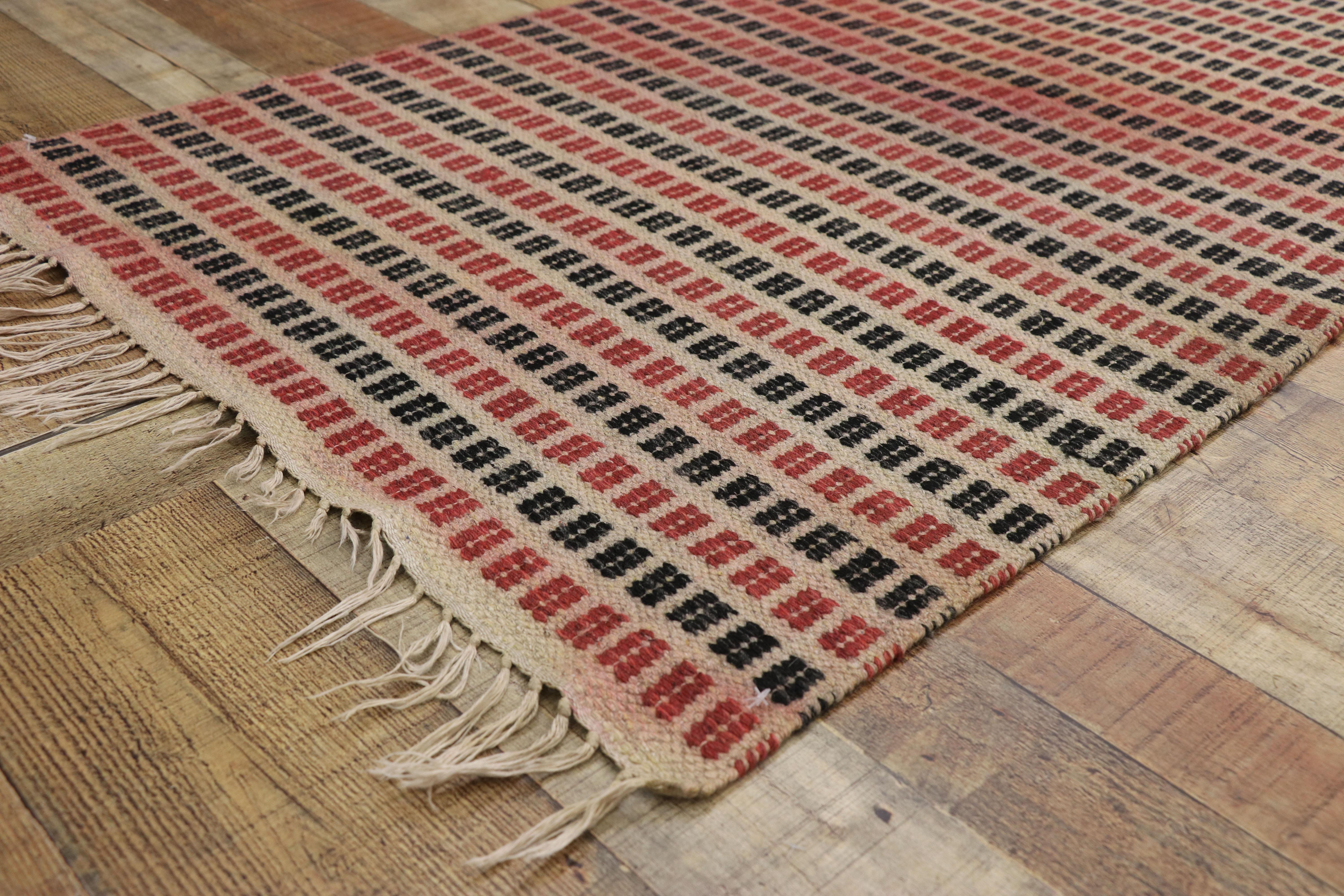 Vintage Scandinavian Swedish Kilim Long Runner with Pacific Northwest Style In Good Condition For Sale In Dallas, TX