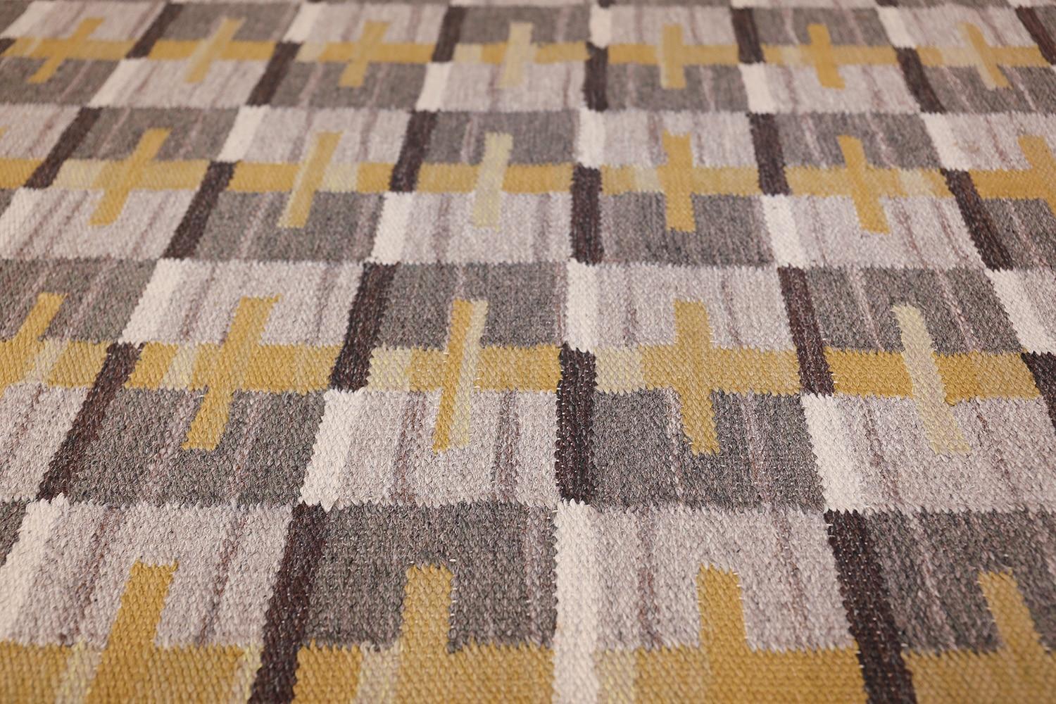 Hand-Woven Vintage Scandinavian Swedish Kilim. Size: 3 ft 6 in x 5 ft 8 in For Sale