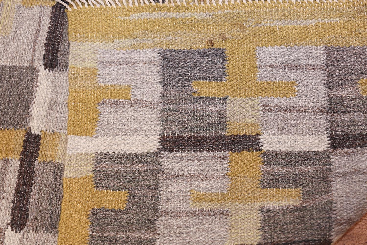 Vintage Scandinavian Swedish Kilim. Size: 3 ft 6 in x 5 ft 8 in In Excellent Condition For Sale In New York, NY