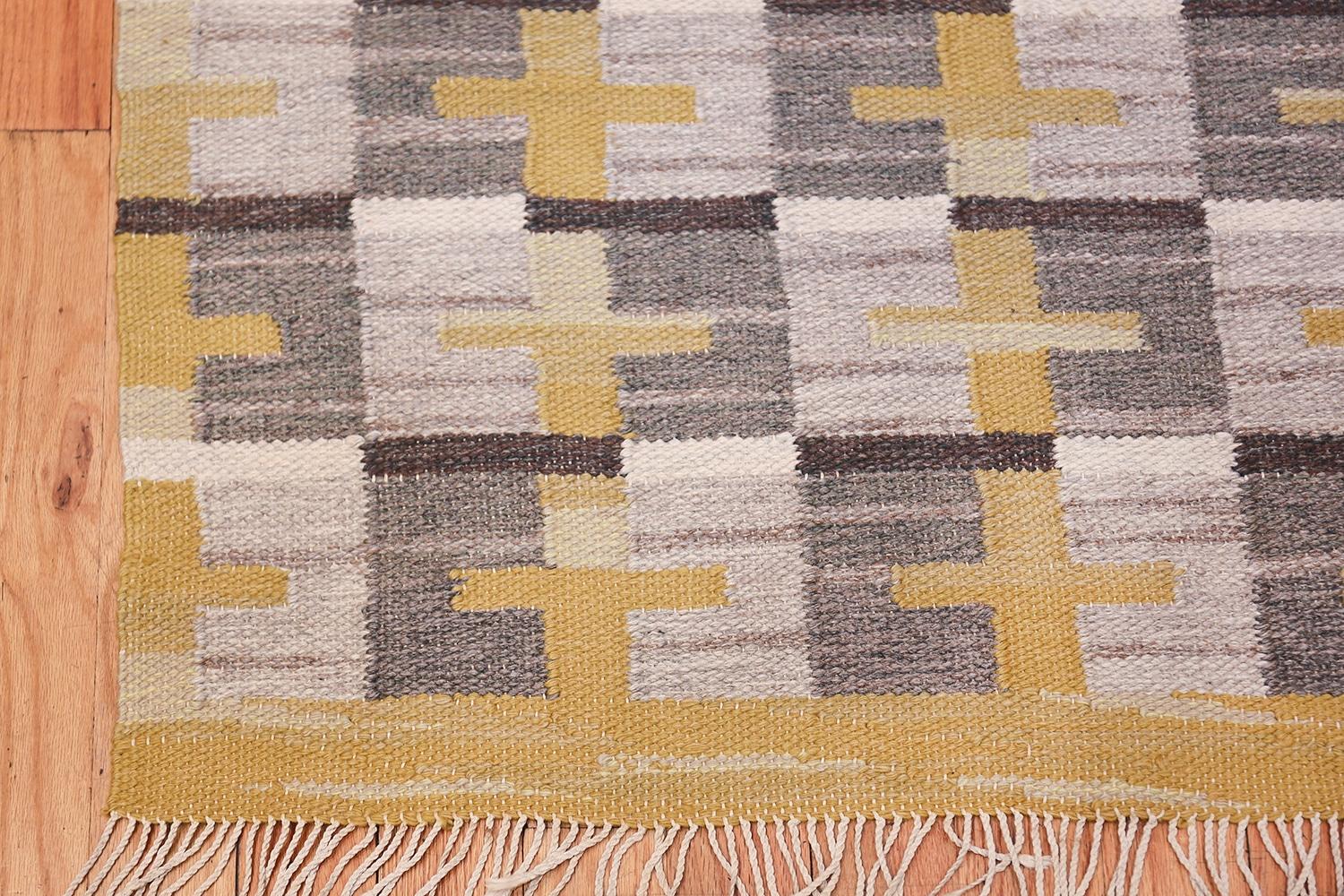 20th Century Vintage Scandinavian Swedish Kilim. Size: 3 ft 6 in x 5 ft 8 in For Sale
