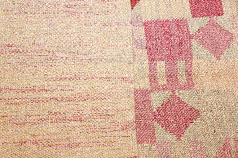 Hand-Woven Vintage Scandinavian Swedish Kilim. Size: 5 ft 10 in x 8 ft 8 in For Sale