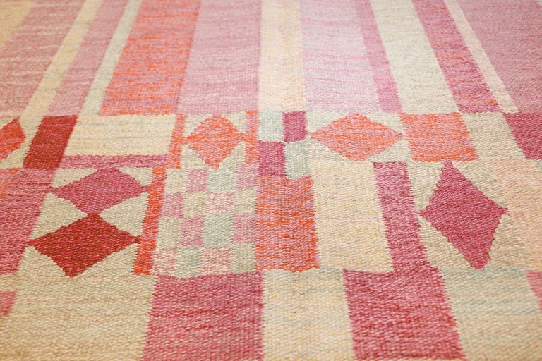 Vintage Scandinavian Swedish Kilim. Size: 5 ft 10 in x 8 ft 8 in In Excellent Condition For Sale In New York, NY
